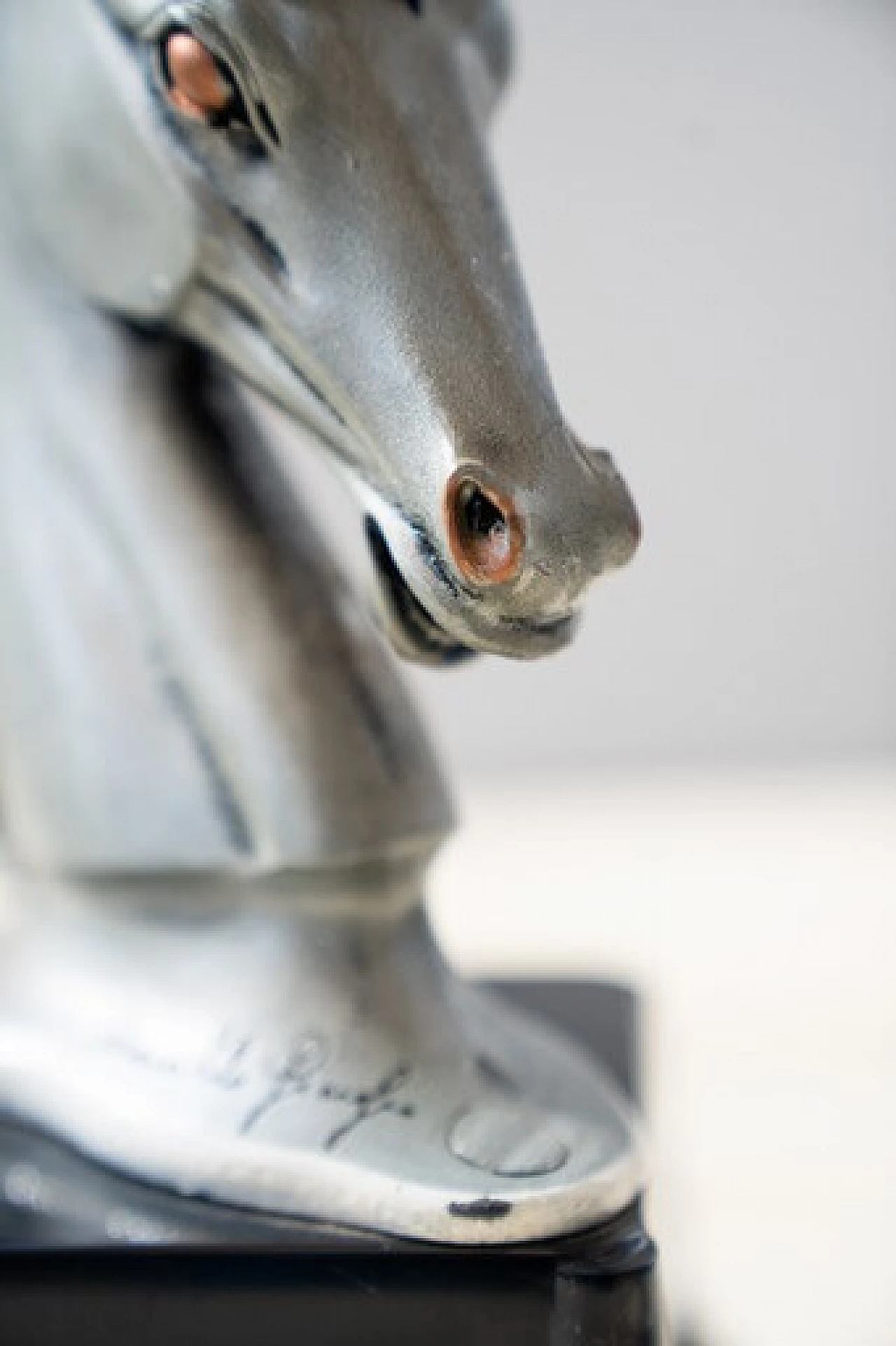 Coppia di sculture di teste di cavallo di Marcello Giorgio, anni '80 12