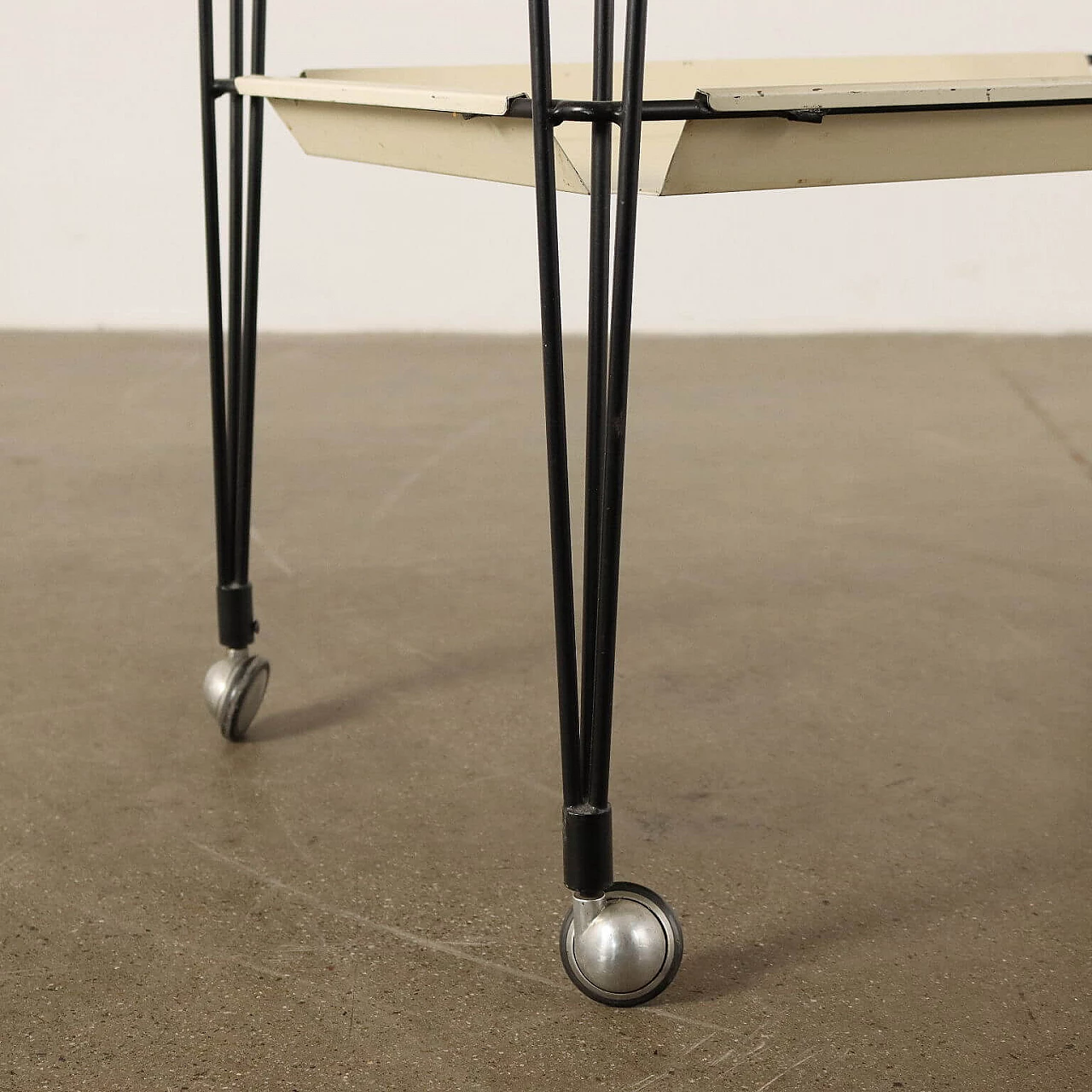 Carrello da servizio in metallo, anni '60 6