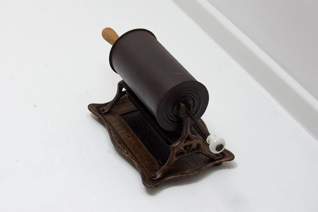 Tostatrice manuale per chicchi di caffè in ghisa e lamiera, fine '800 4