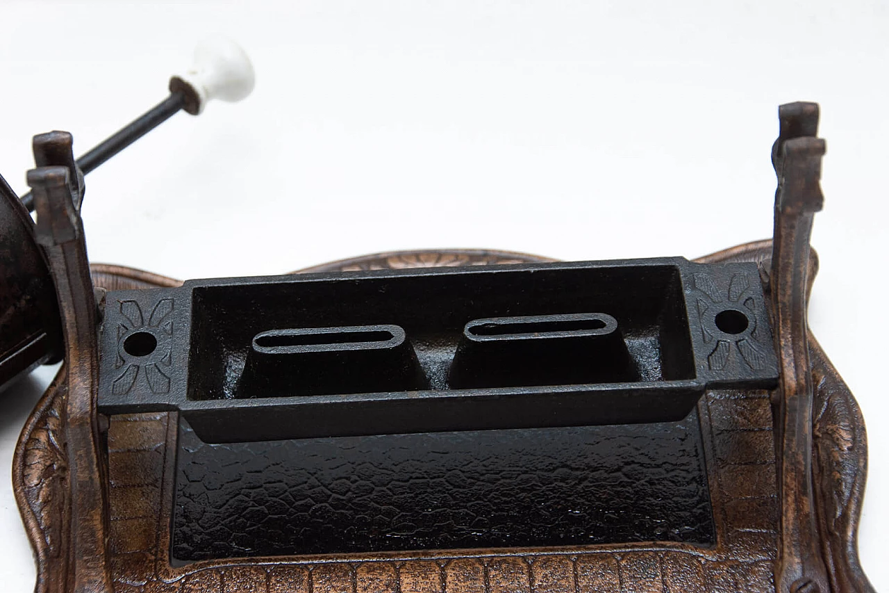 Tostatrice manuale per chicchi di caffè in ghisa e lamiera, fine '800 12