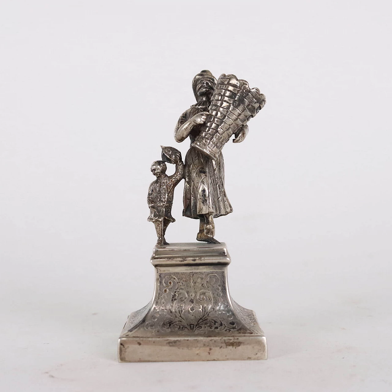 Pair of silver figurines, later 19th century 3