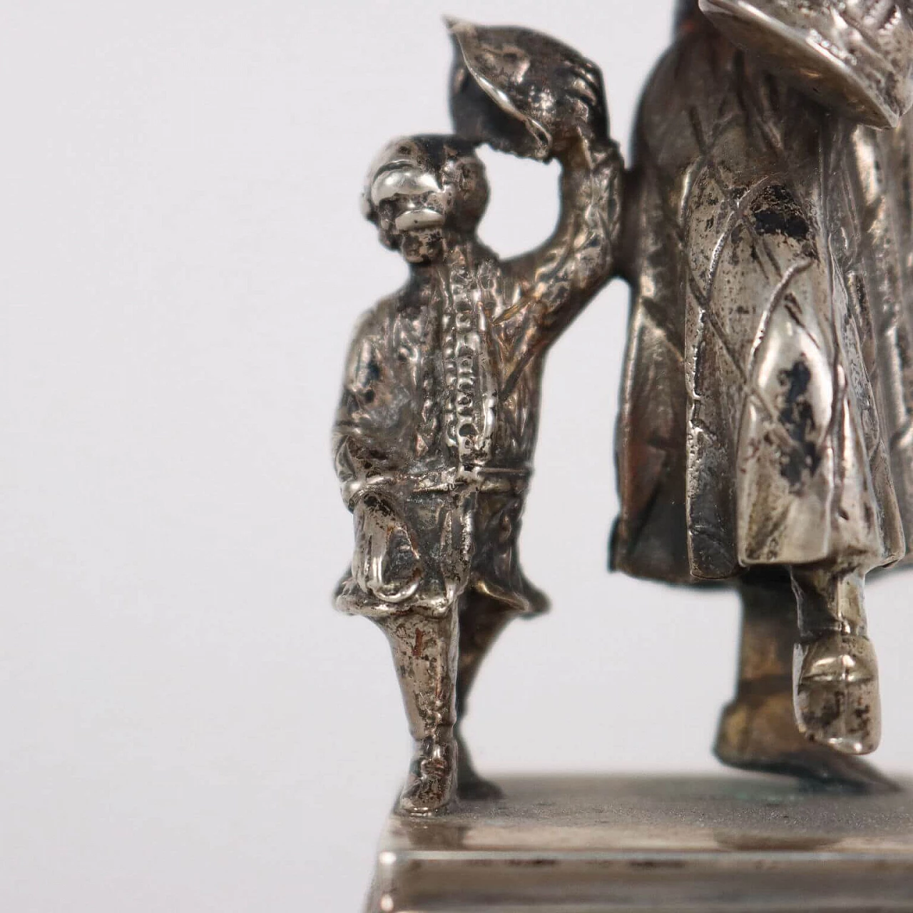 Pair of silver figurines, later 19th century 5