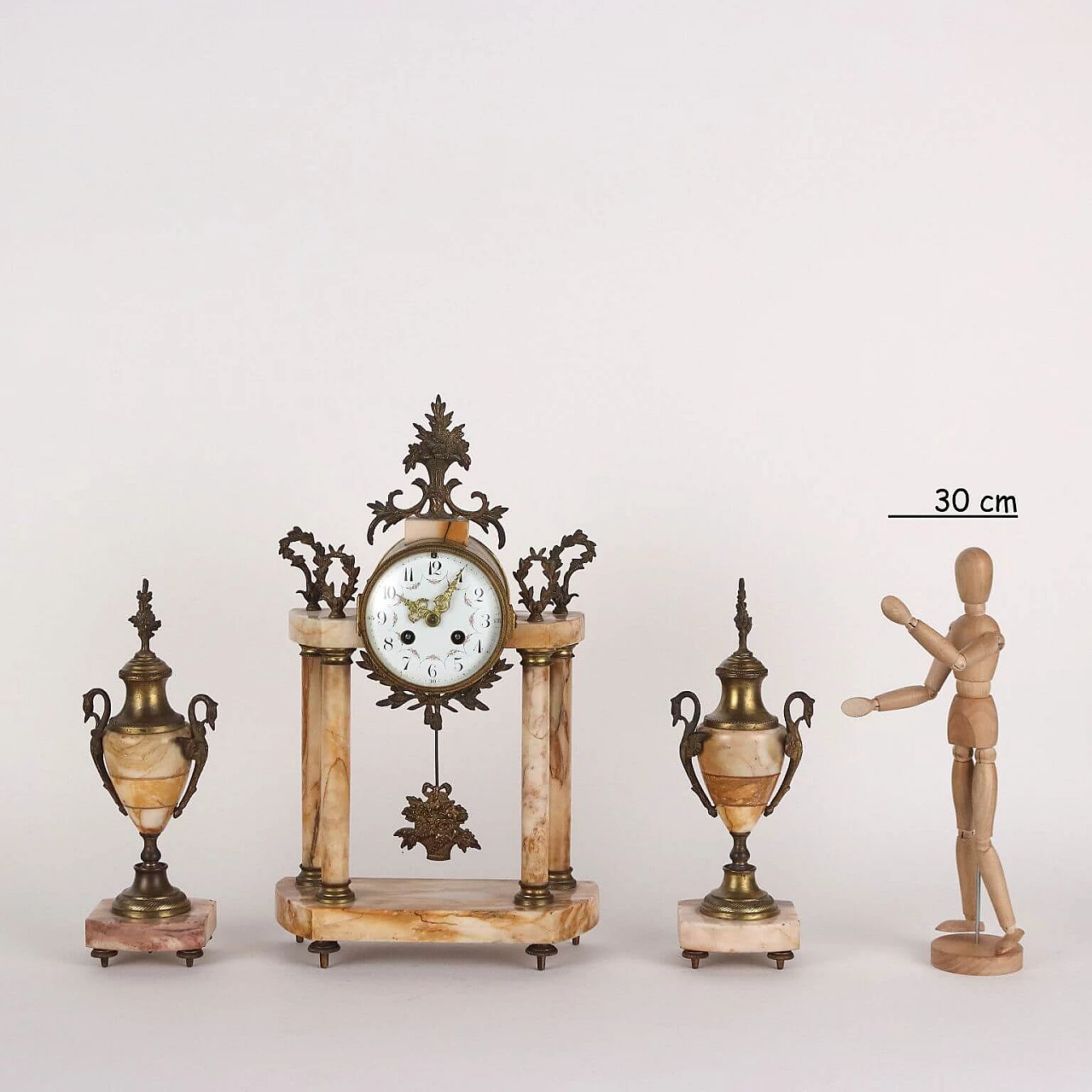 Orologio da tavolo e coppia di vasi in marmo e bronzo, metà '800 2