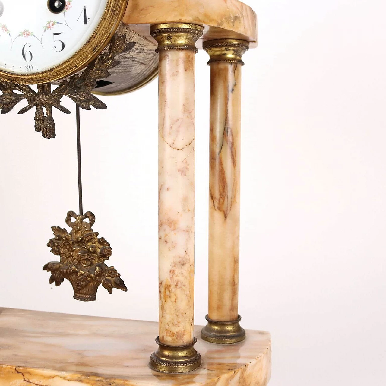 Orologio da tavolo e coppia di vasi in marmo e bronzo, metà '800 9