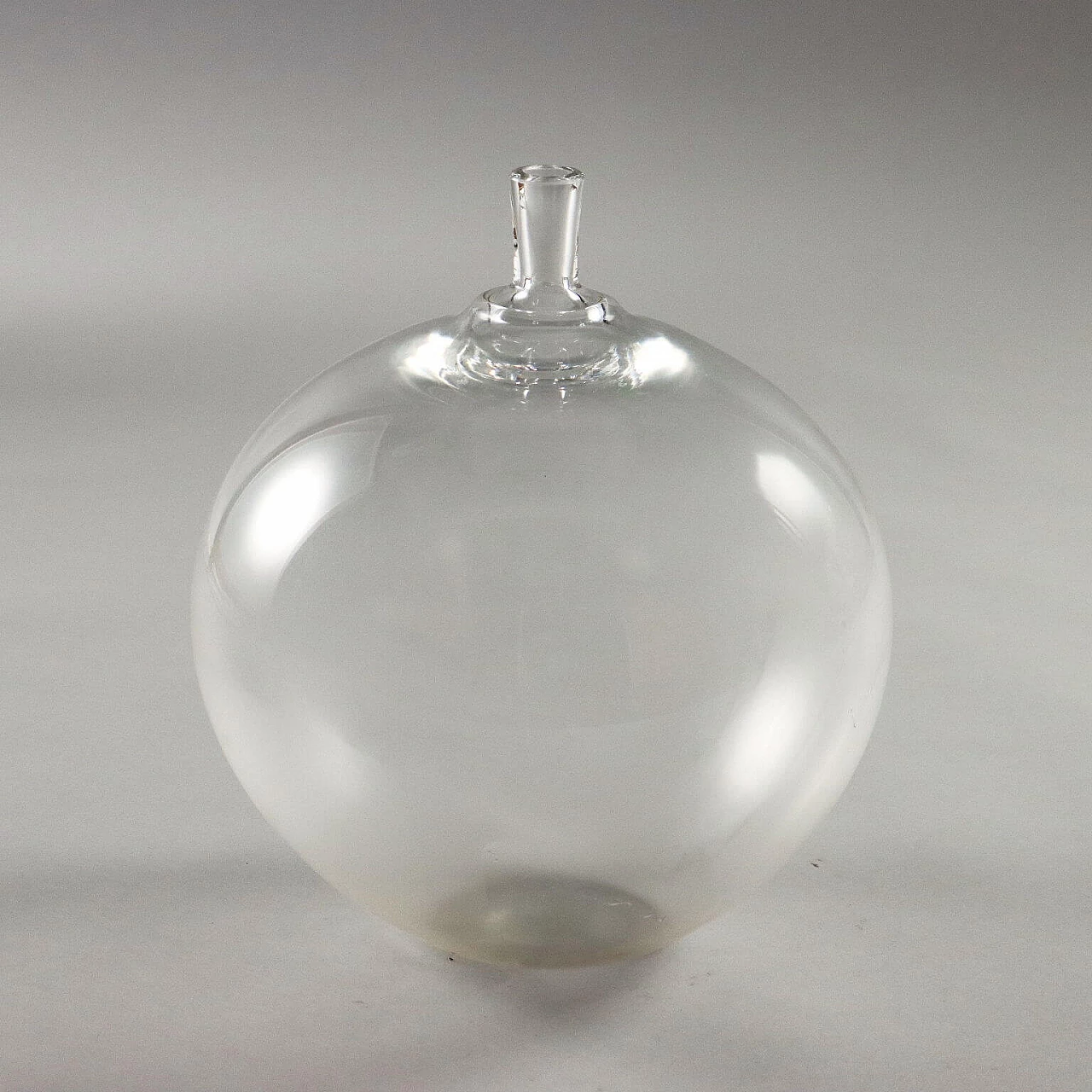 Apple vase in glass by Ingeborg Lundin for Orrefors, 1950s 1