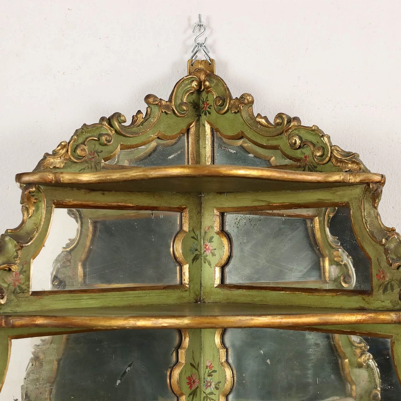 Rococo style lacquered and gilded wood hanging corner unit with mirrors, late 19th century 5