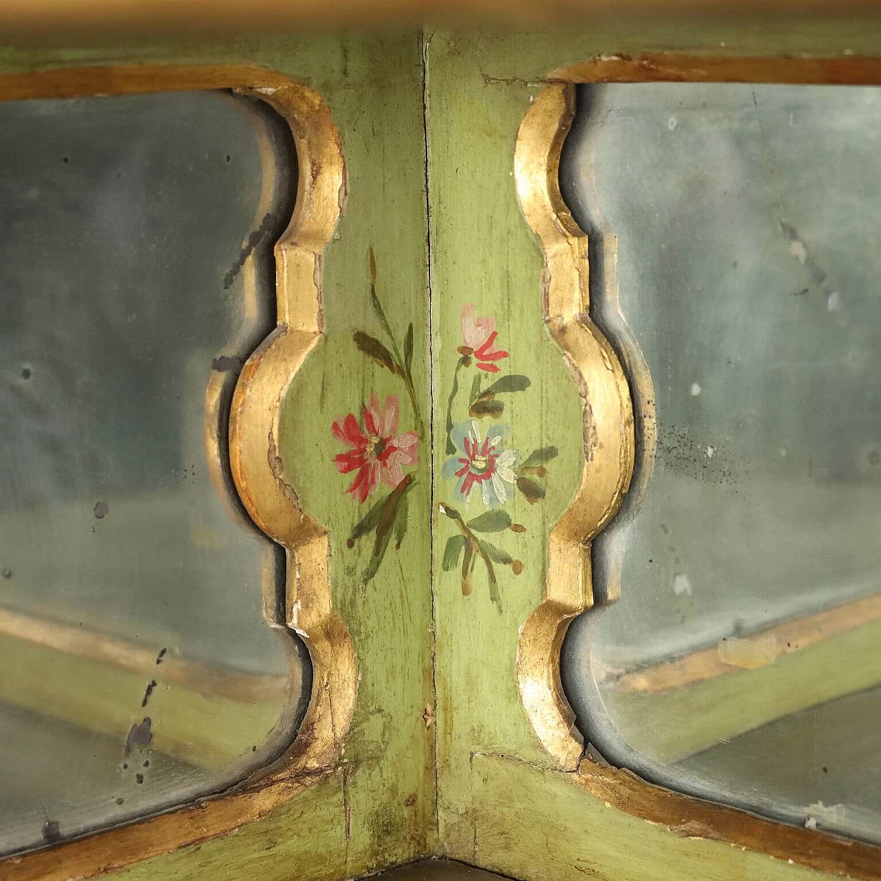 Angoliera pensile stile Rococò in legno laccato e dorato con specchi, fine '800 8