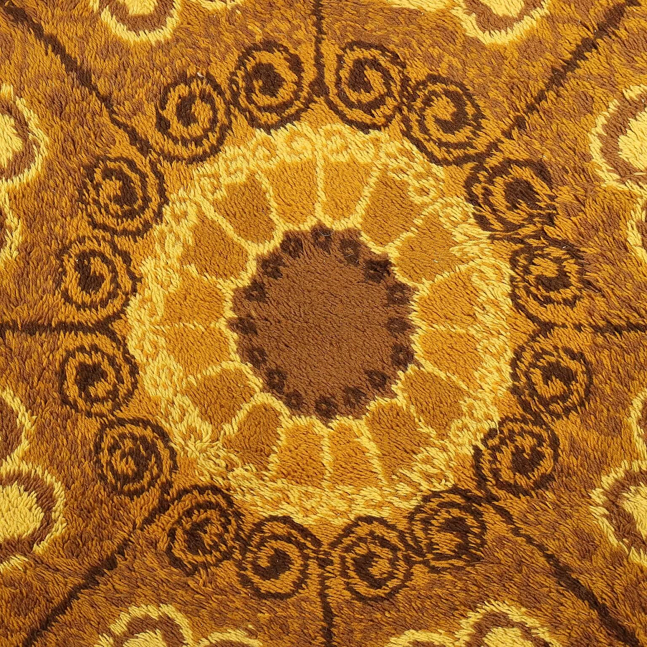 Long-pile wool blend rug 3