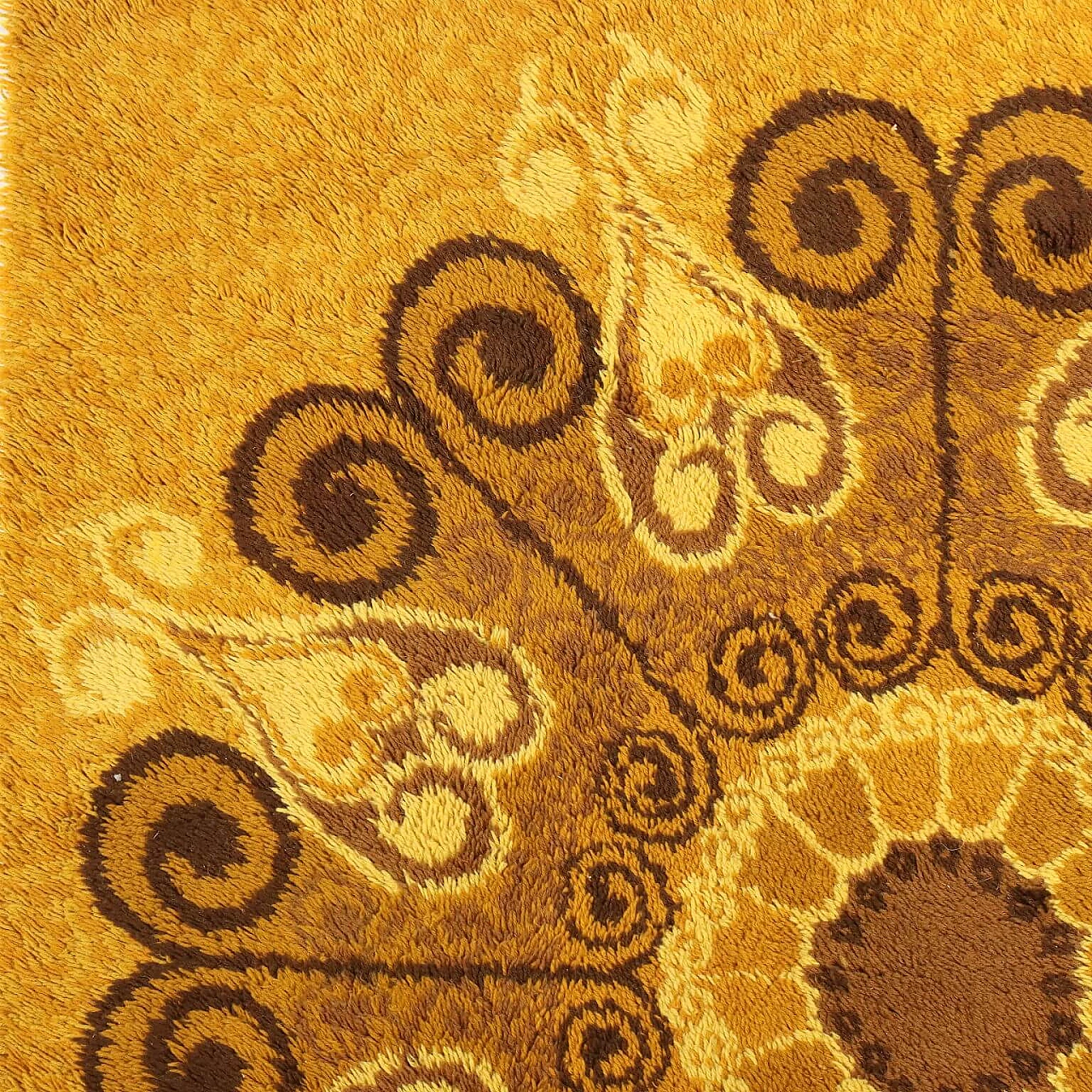 Long-pile wool blend rug 4