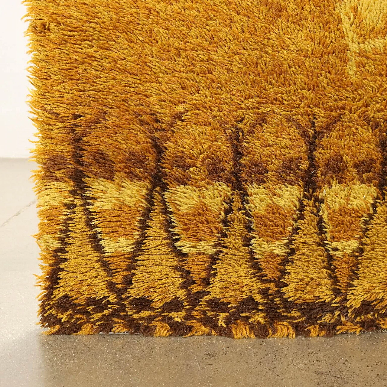 Long-pile wool blend rug 5