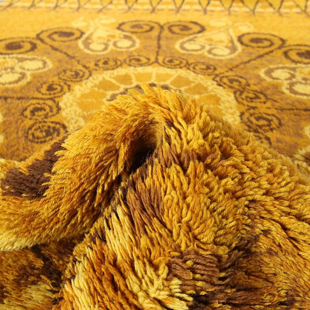 Long-pile wool blend rug 10