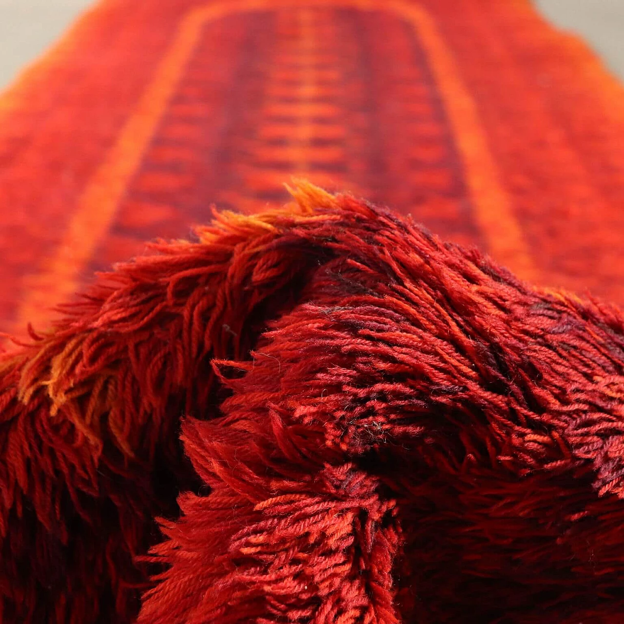Tappeto a pelo lungo rosso in misto lana 9