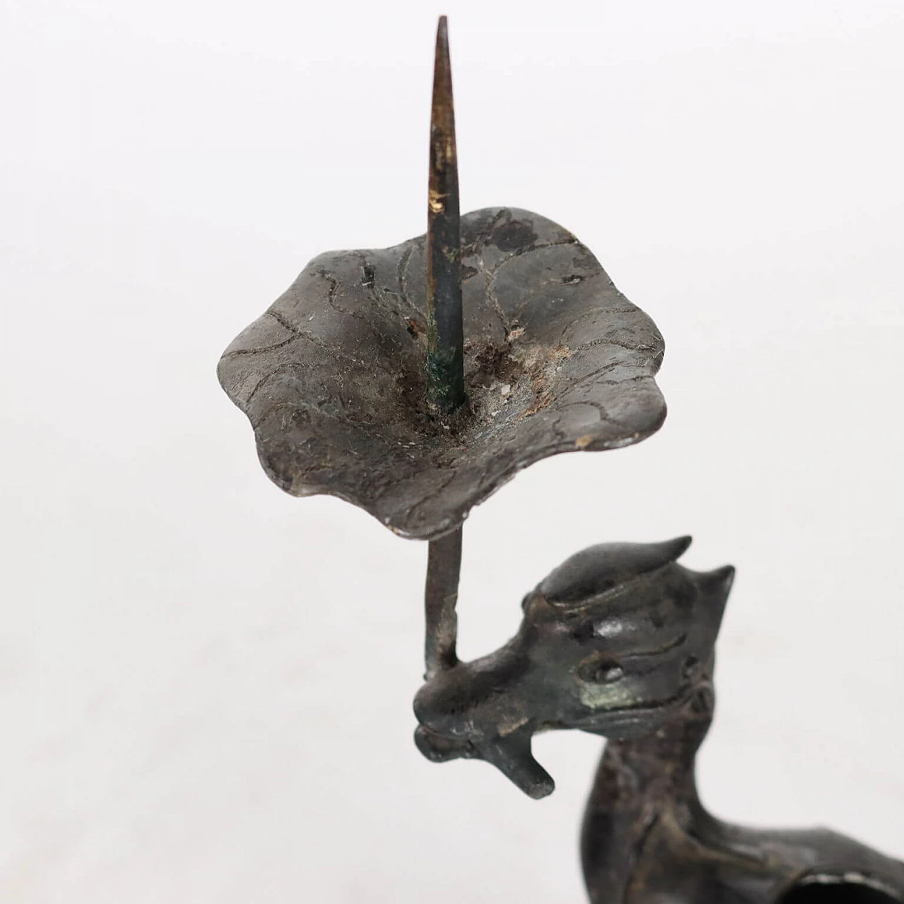 Portacandela cinese in bronzo con anatra, '700 6