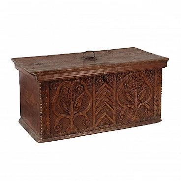 Late Renaissance box in swiss pine and maple, early 17th century