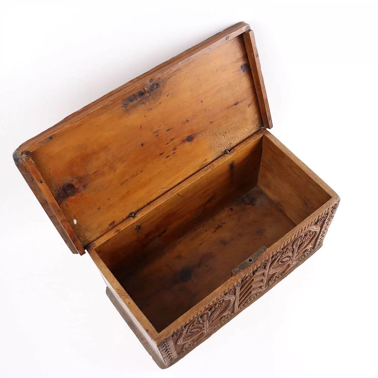 Late Renaissance box in swiss pine and maple, early 17th century 7