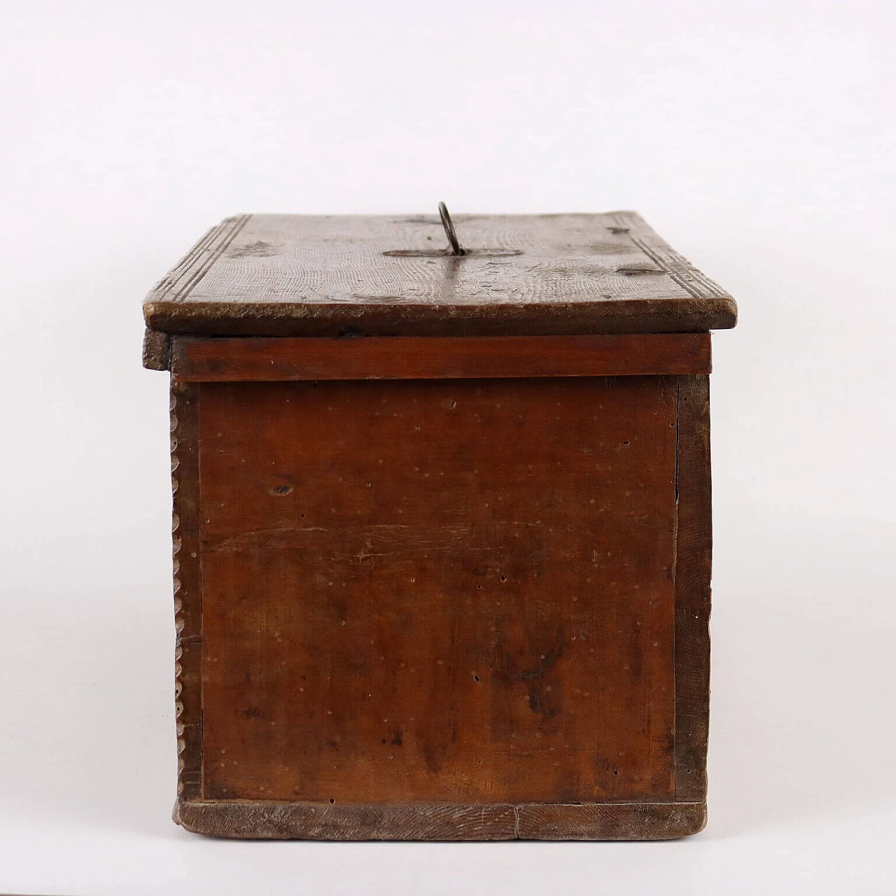Late Renaissance box in swiss pine and maple, early 17th century 10