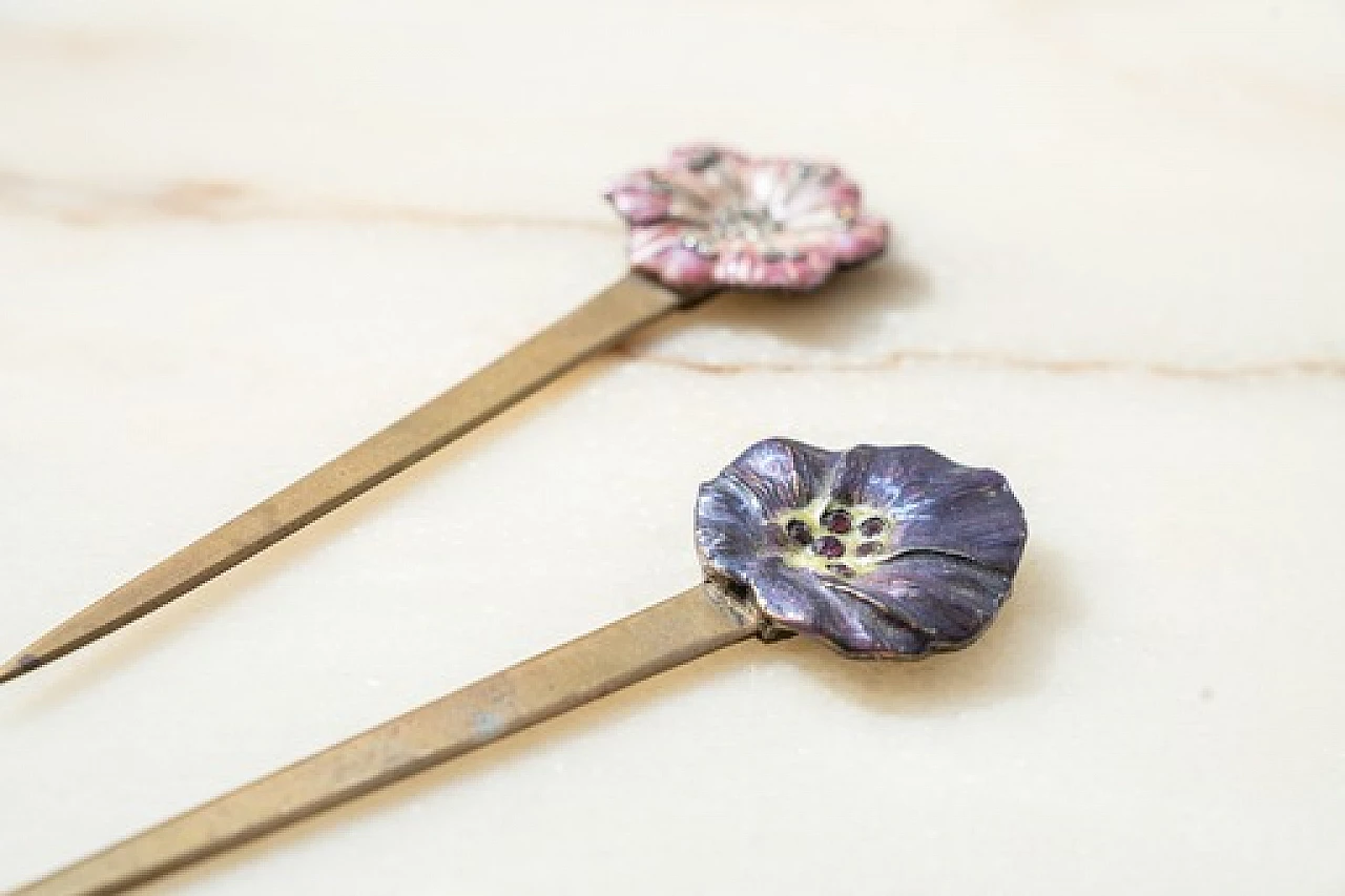 Pair of metal and plastic letter openers with flowers, 1970s 3