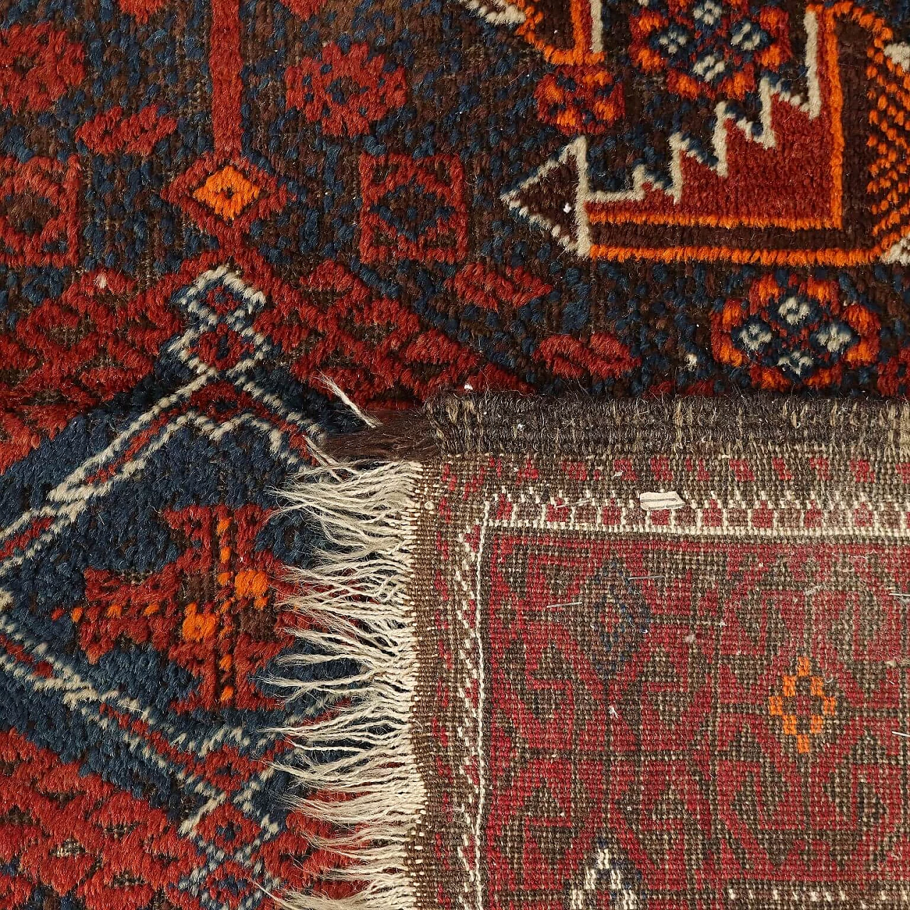 Tappeto Beluchi iraniano in lana rossa, blu e arancione 9