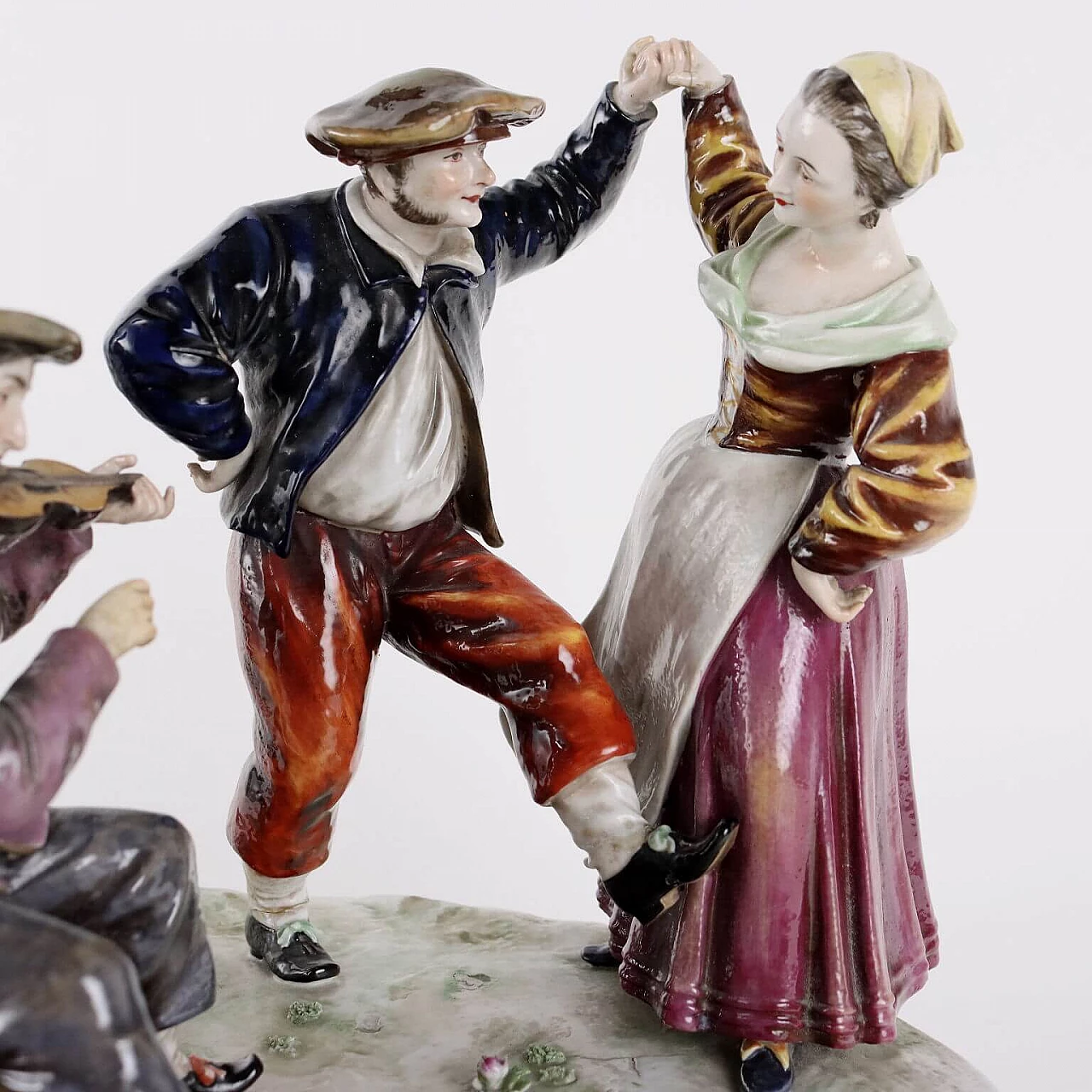 Thuringian porcelain sculpture of dancing figures, mid-19th century 19