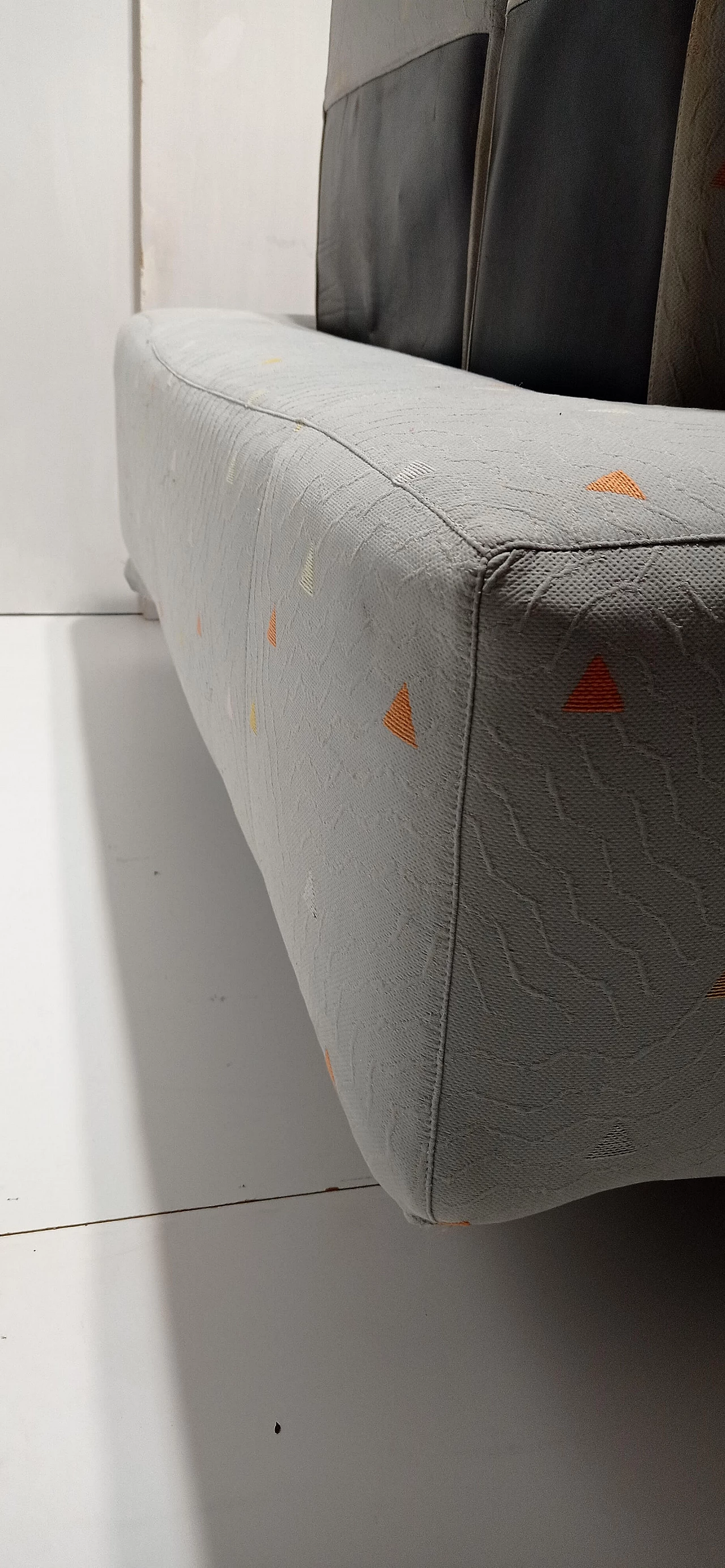 Poltrona Domino di Massimo Morozzi per Cassina, 1985 100