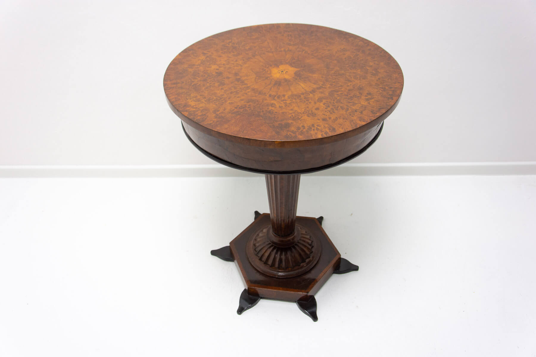 Neo Victorian Victorian Bar Stool Neo-Baroque Game Table In Walnut
