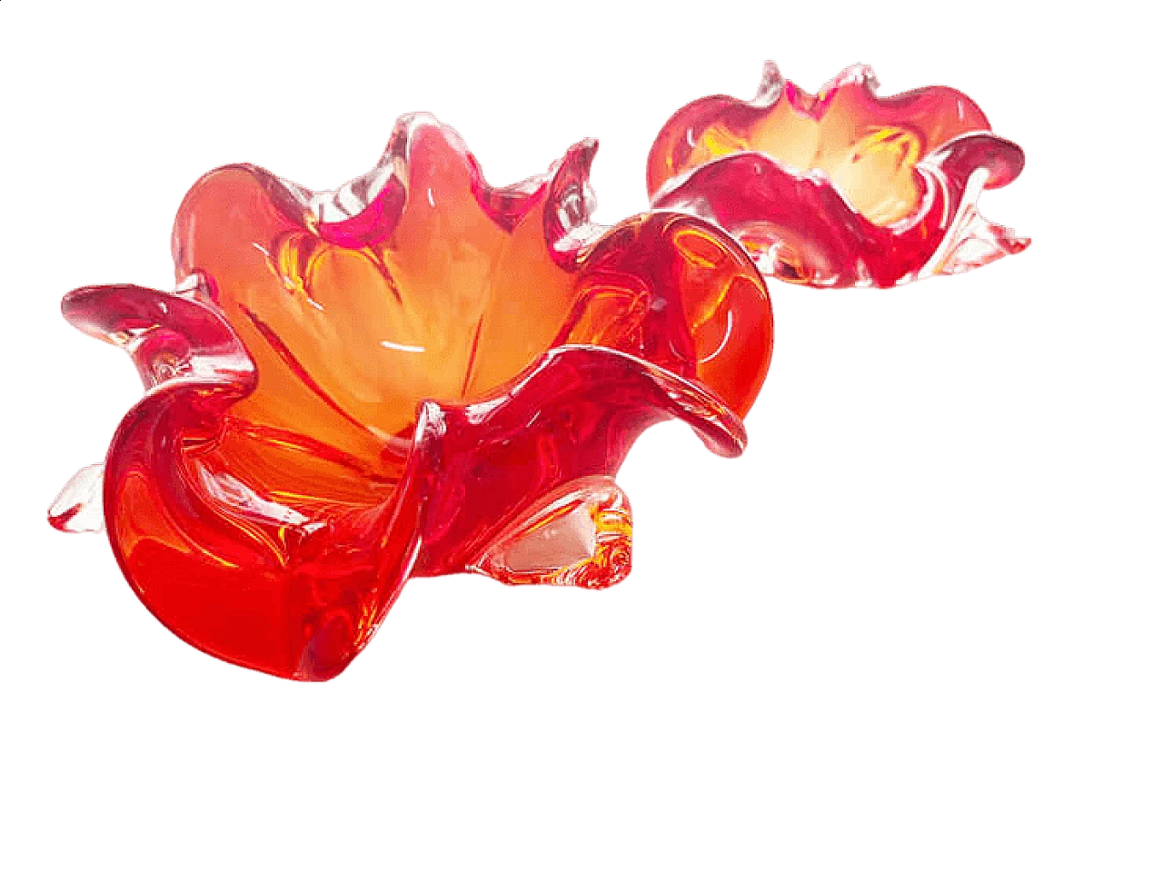Pair of red Murano glass flower-shaped bowls, 1970s 4