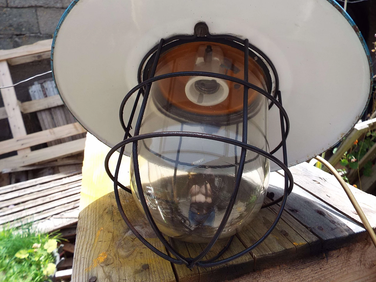 Lampada industriale in metallo giallo e blu di Palazzoli, anni '60 4