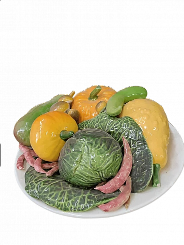 Piatto decorativo con verdure in ceramica di Bassano, anni '20