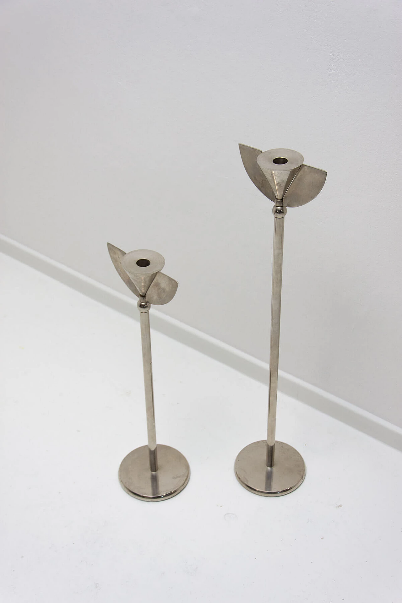 Coppia di candelieri cromati Art Deco, anni '30 9