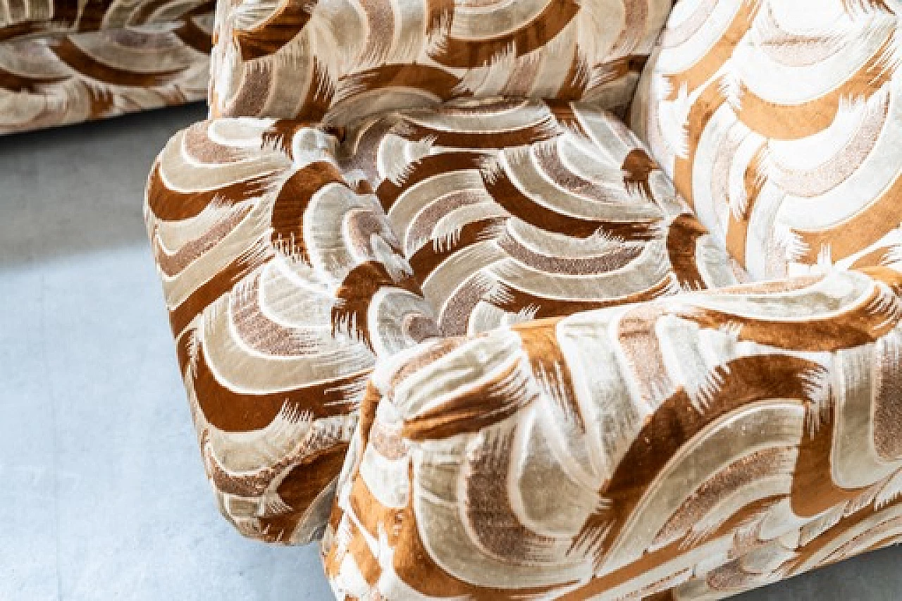 Divano-letto a tre posti e coppia di poltrone in ciniglia, anni '70 4