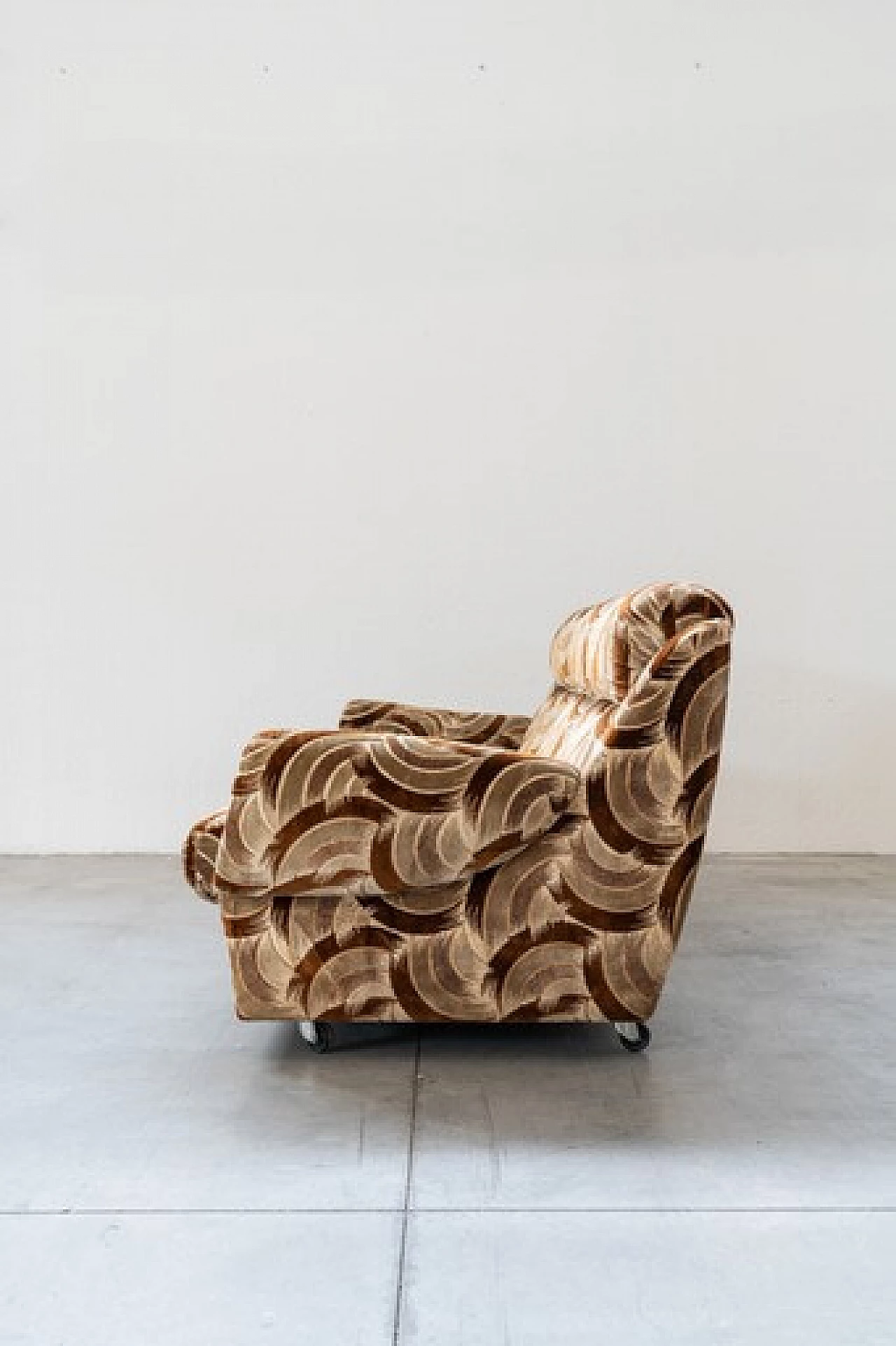 Divano-letto a tre posti e coppia di poltrone in ciniglia, anni '70 7