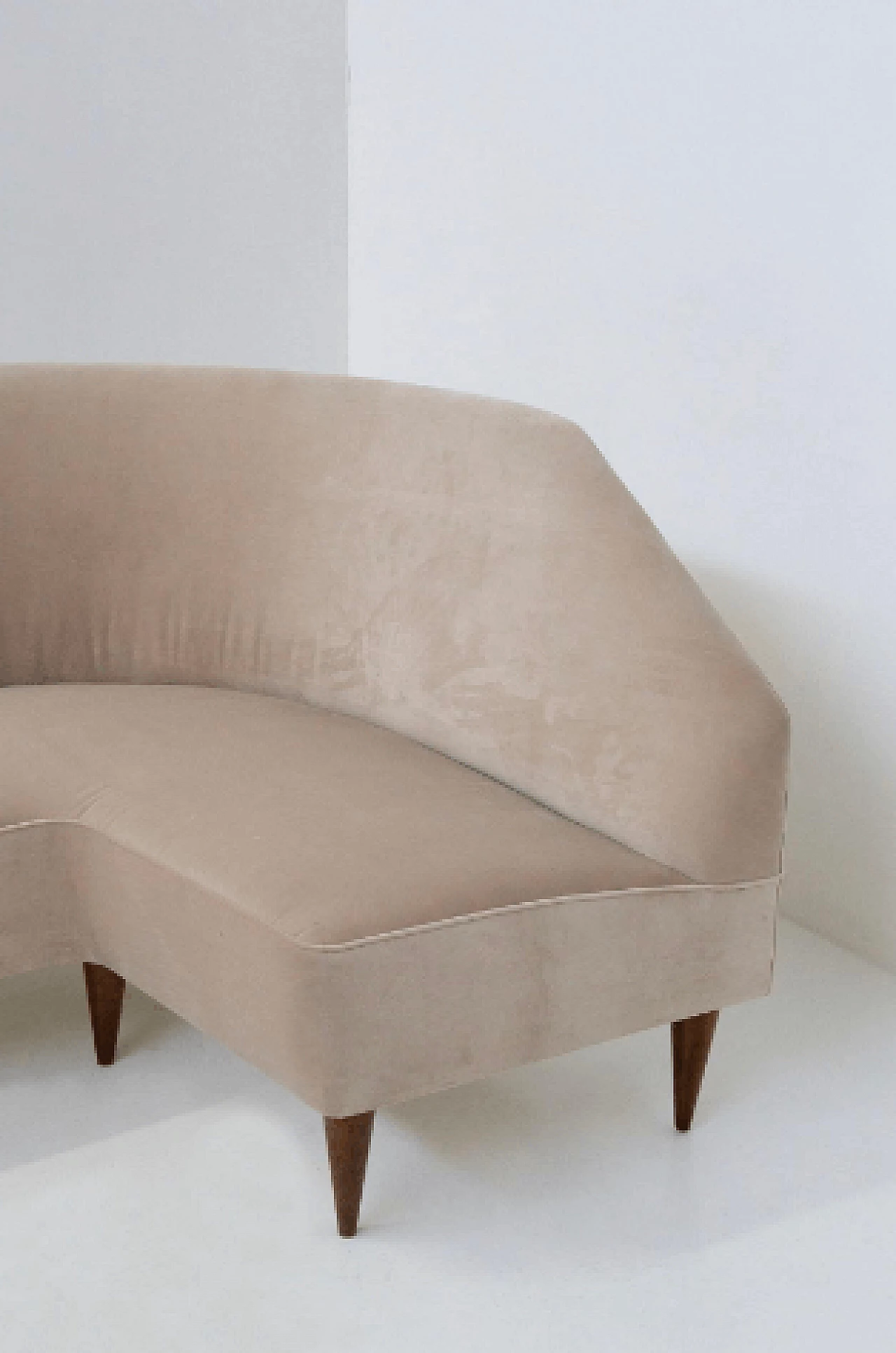 Beige velvet corner sofa attributed to Gio Ponti, 1950s 4