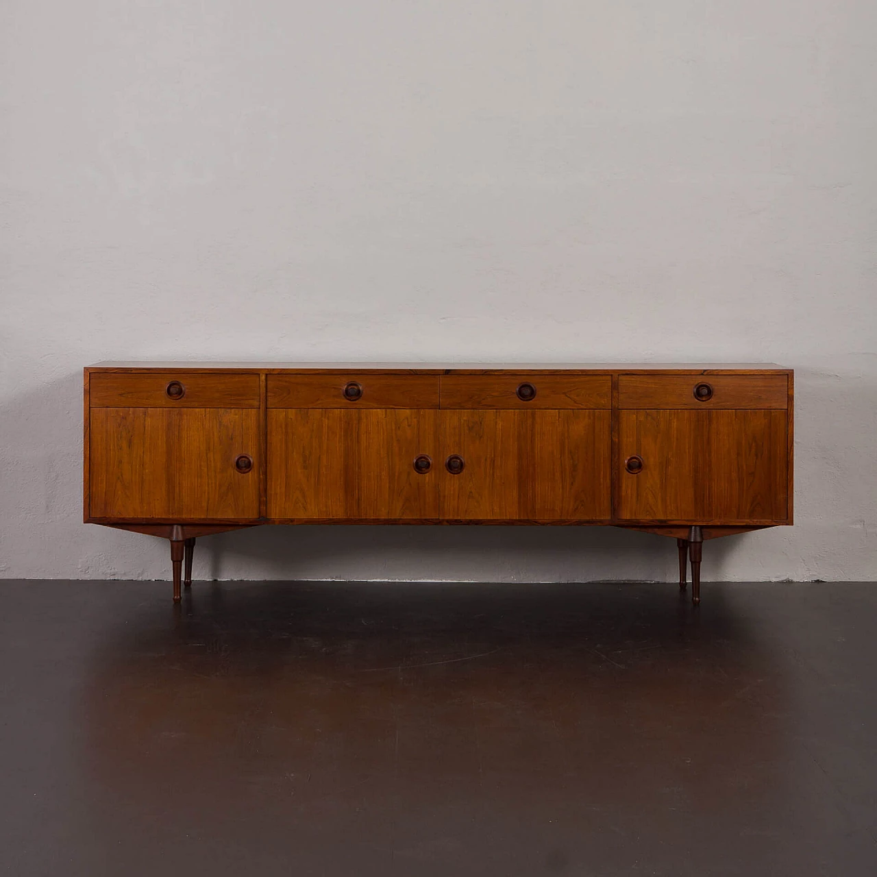 Credenza in palissandro con maniglie scultoree rotonde, anni '60 1