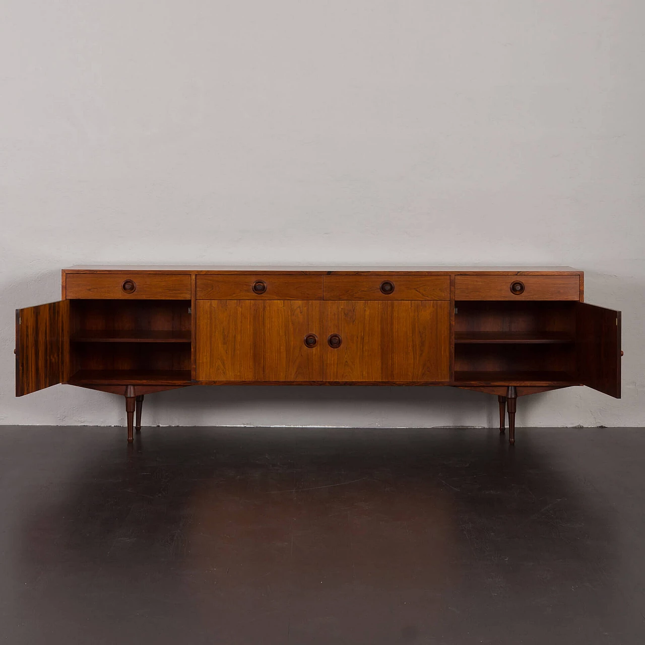 Credenza in palissandro con maniglie scultoree rotonde, anni '60 3