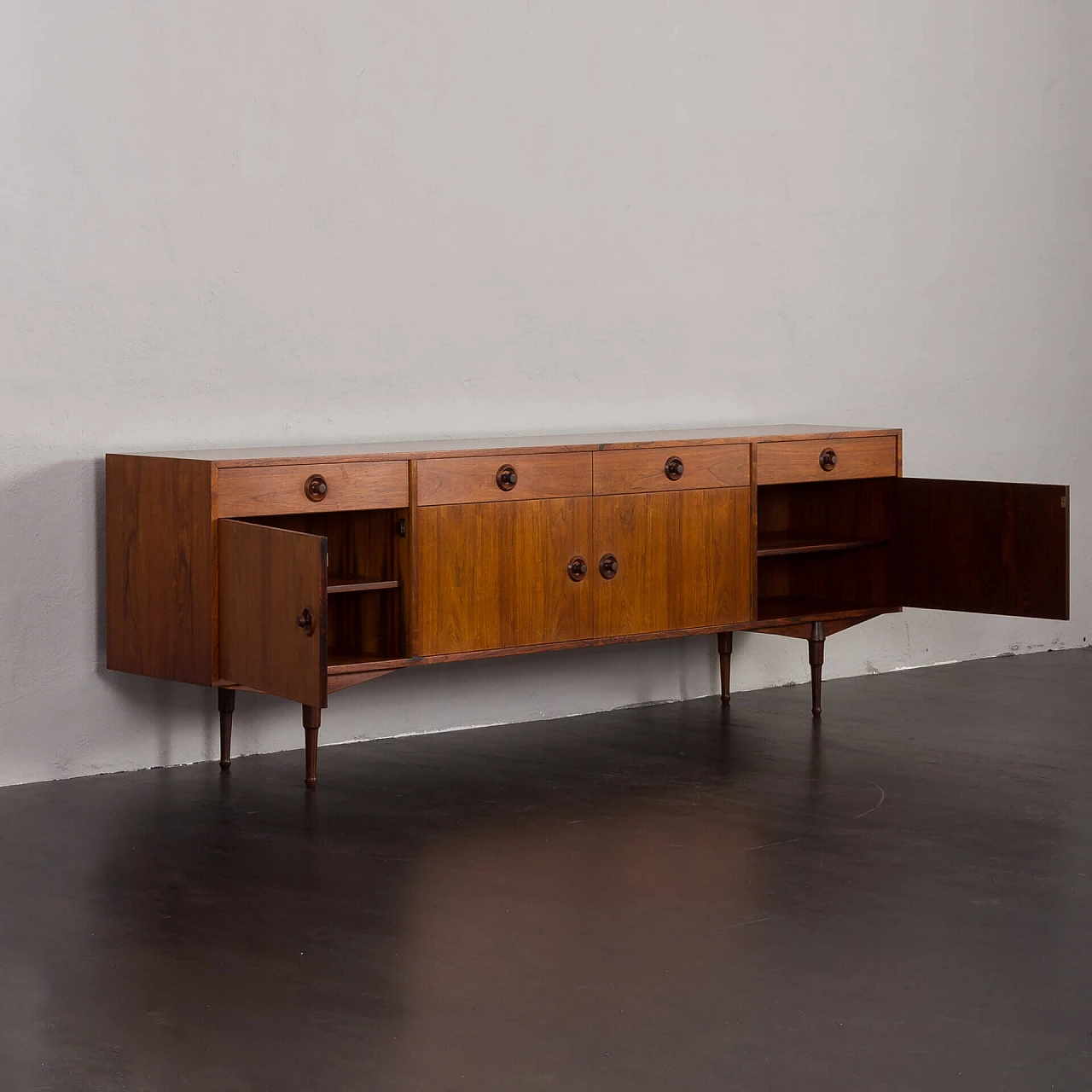 Credenza in palissandro con maniglie scultoree rotonde, anni '60 4