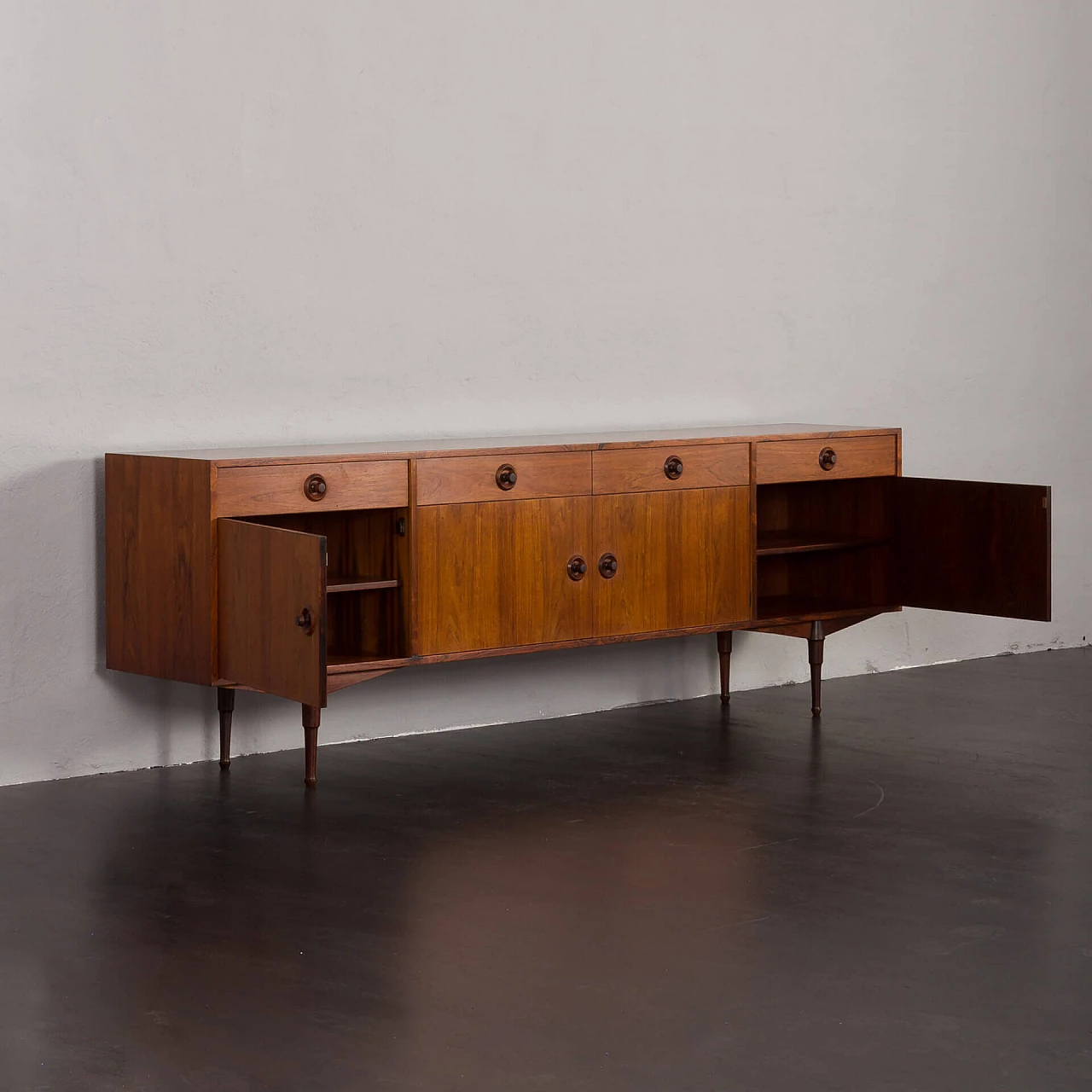 Credenza in palissandro con maniglie scultoree rotonde, anni '60 5