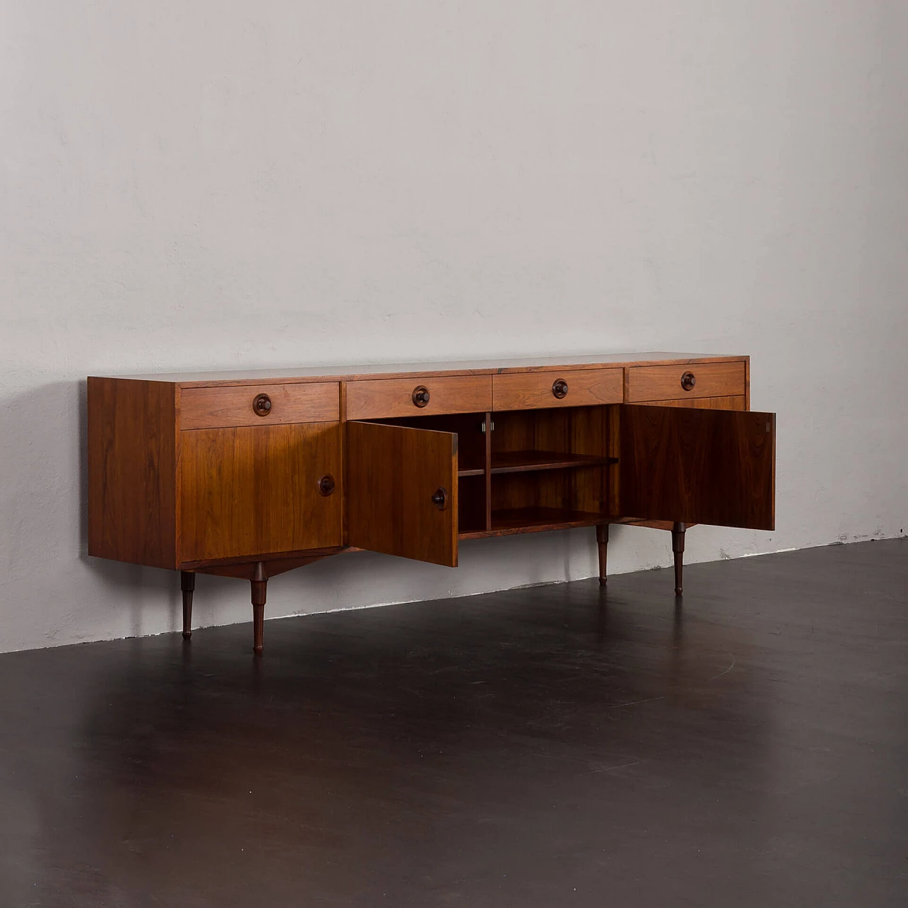 Credenza in palissandro con maniglie scultoree rotonde, anni '60 6