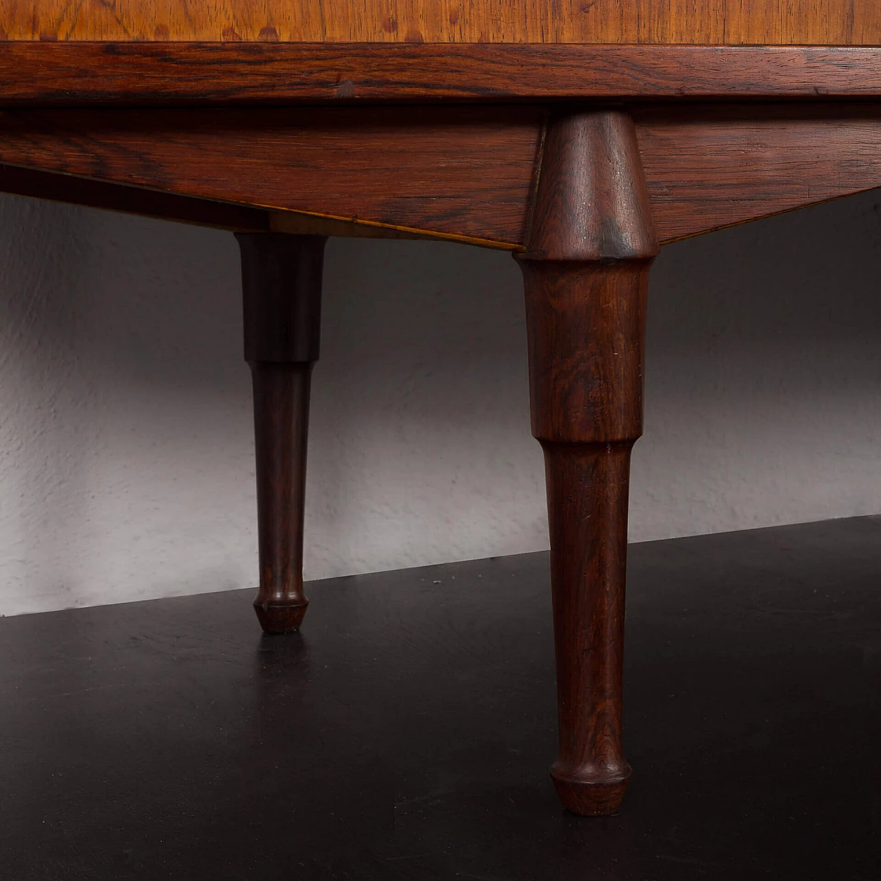 Credenza in palissandro con maniglie scultoree rotonde, anni '60 13