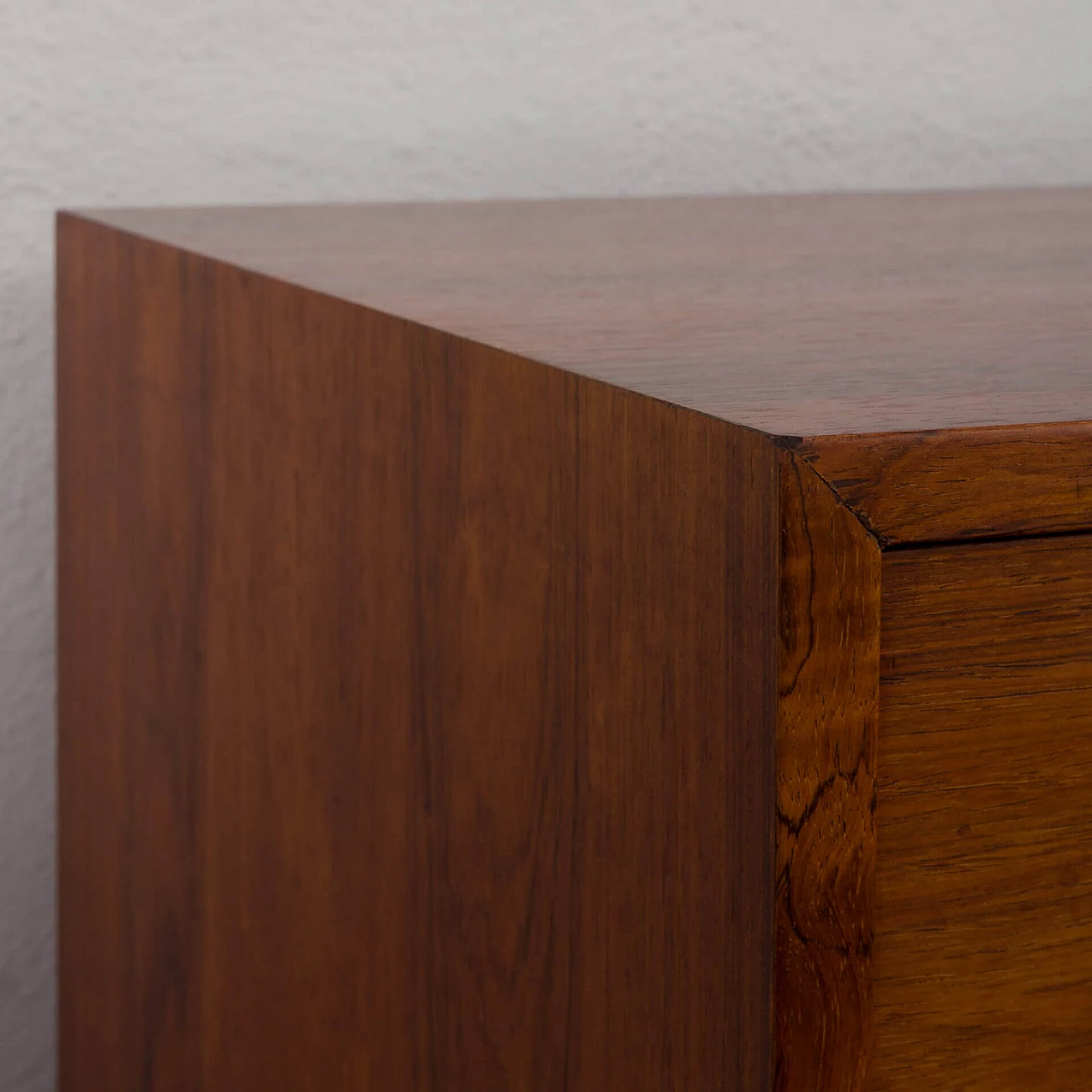 Credenza in palissandro con maniglie scultoree rotonde, anni '60 16