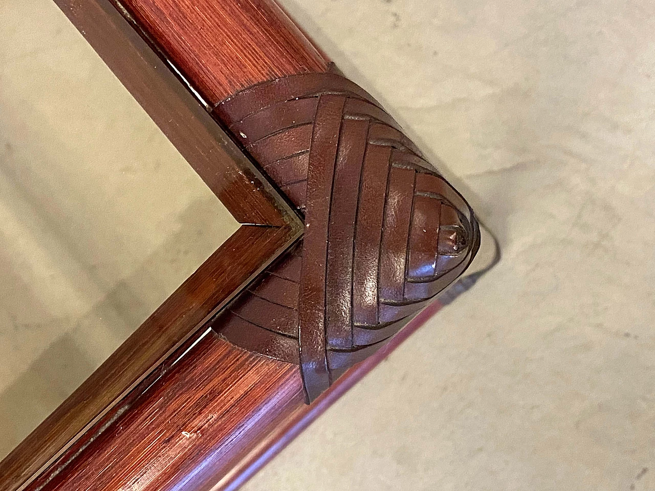 3 Tavolini a nido in bambù, cuoio e vetro fumé, anni '70 9