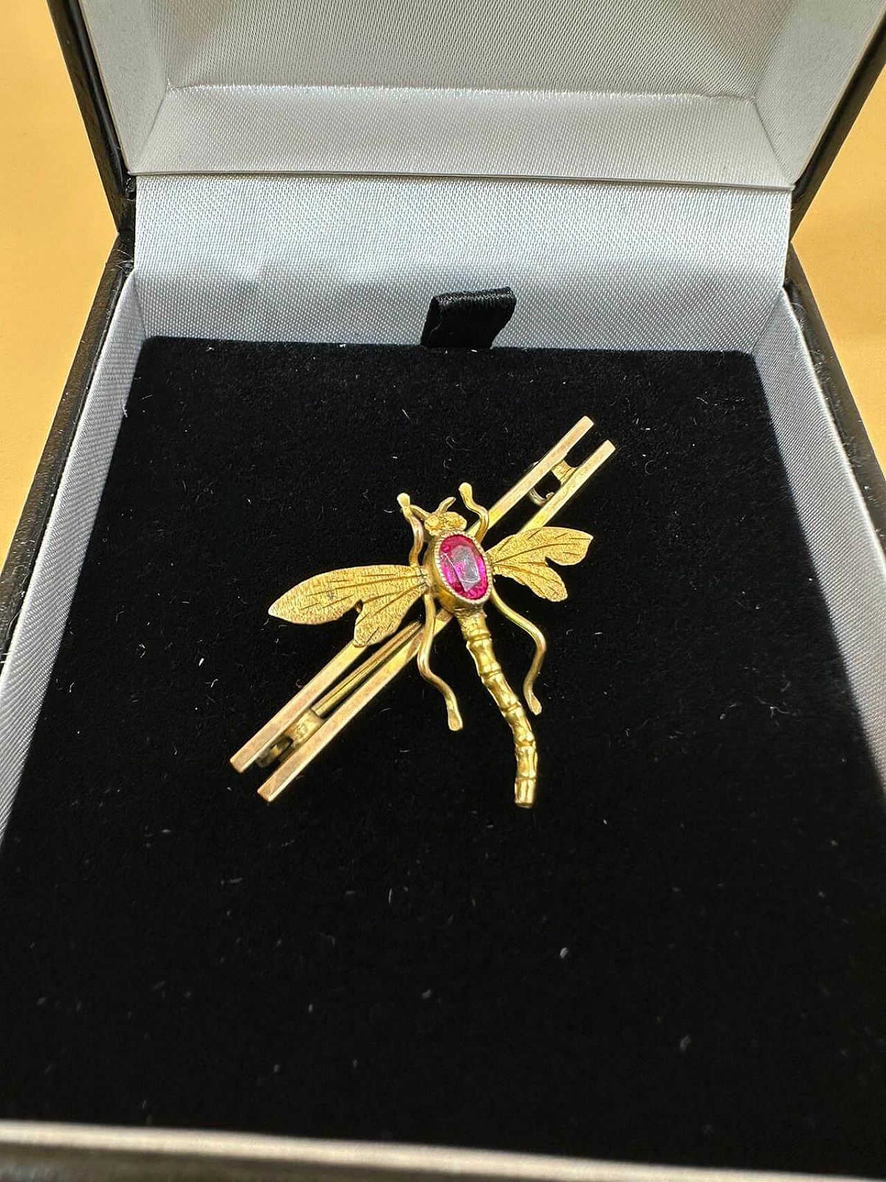 Spilla in oro con libellula e pietra rosa, inizio '900 2