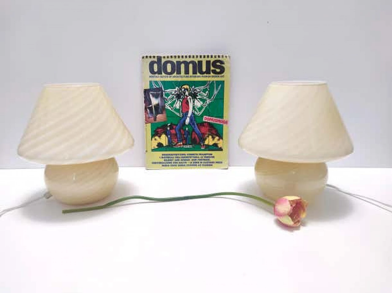 Coppia di lampade da tavolo in vetro di Murano incamiciato di Venini, anni '80 1