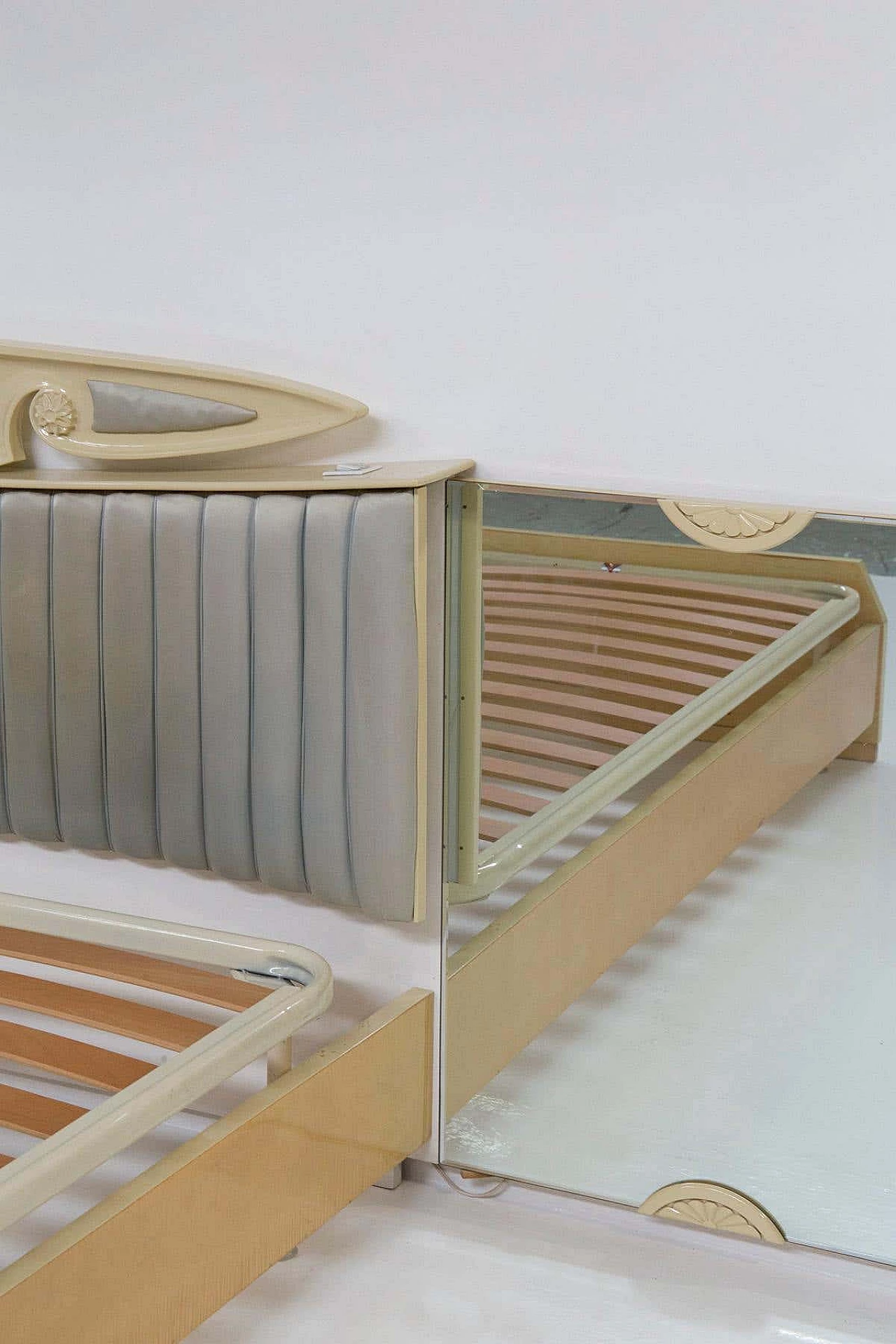 Letto matrimoniale con specchi attribuito a Giovanni Gariboldi per Gina Lollobrigida, anni '50 7