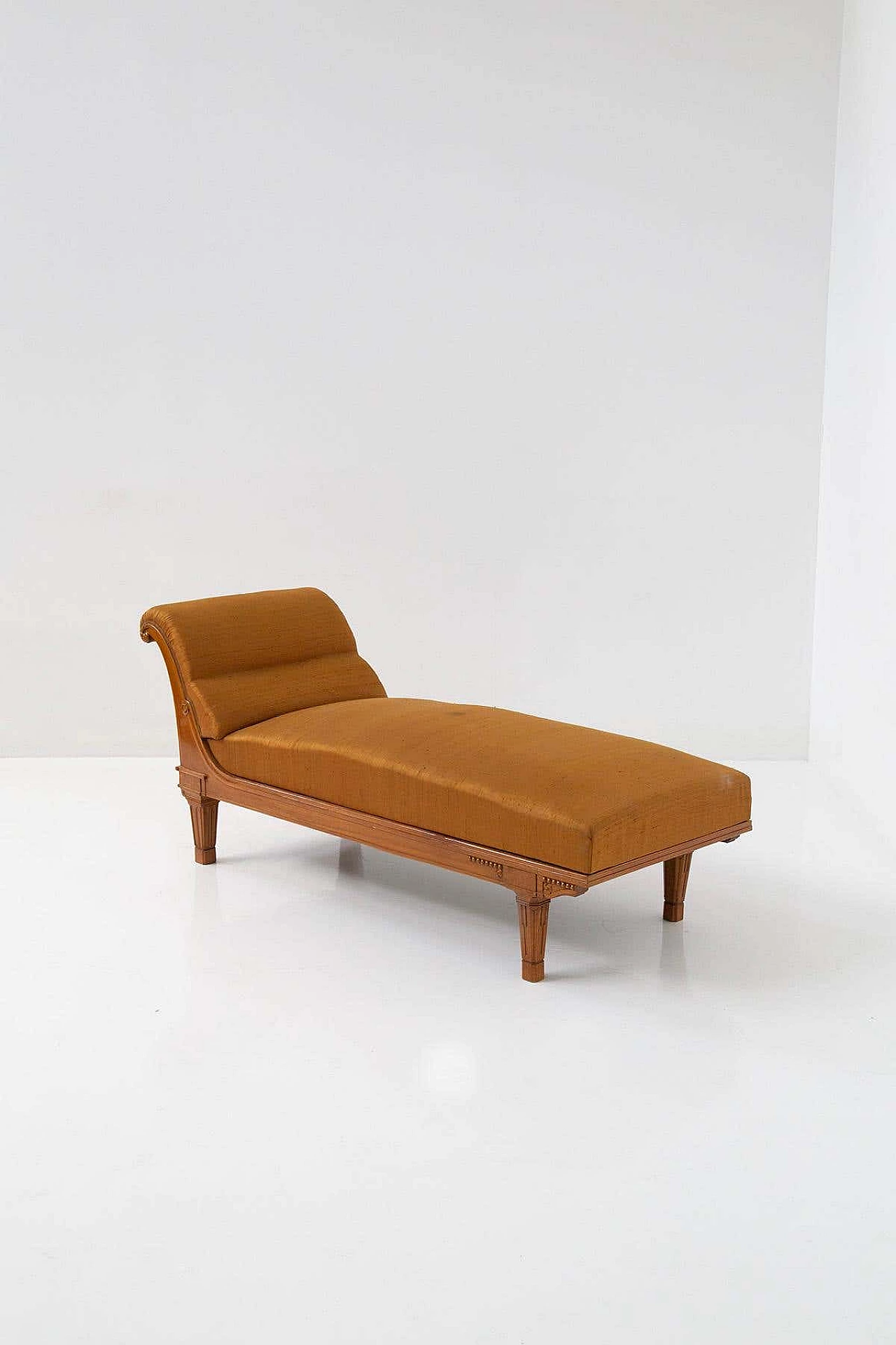 Chaise longue Art Deco in legno pregiato e seta arancione, anni '20 1