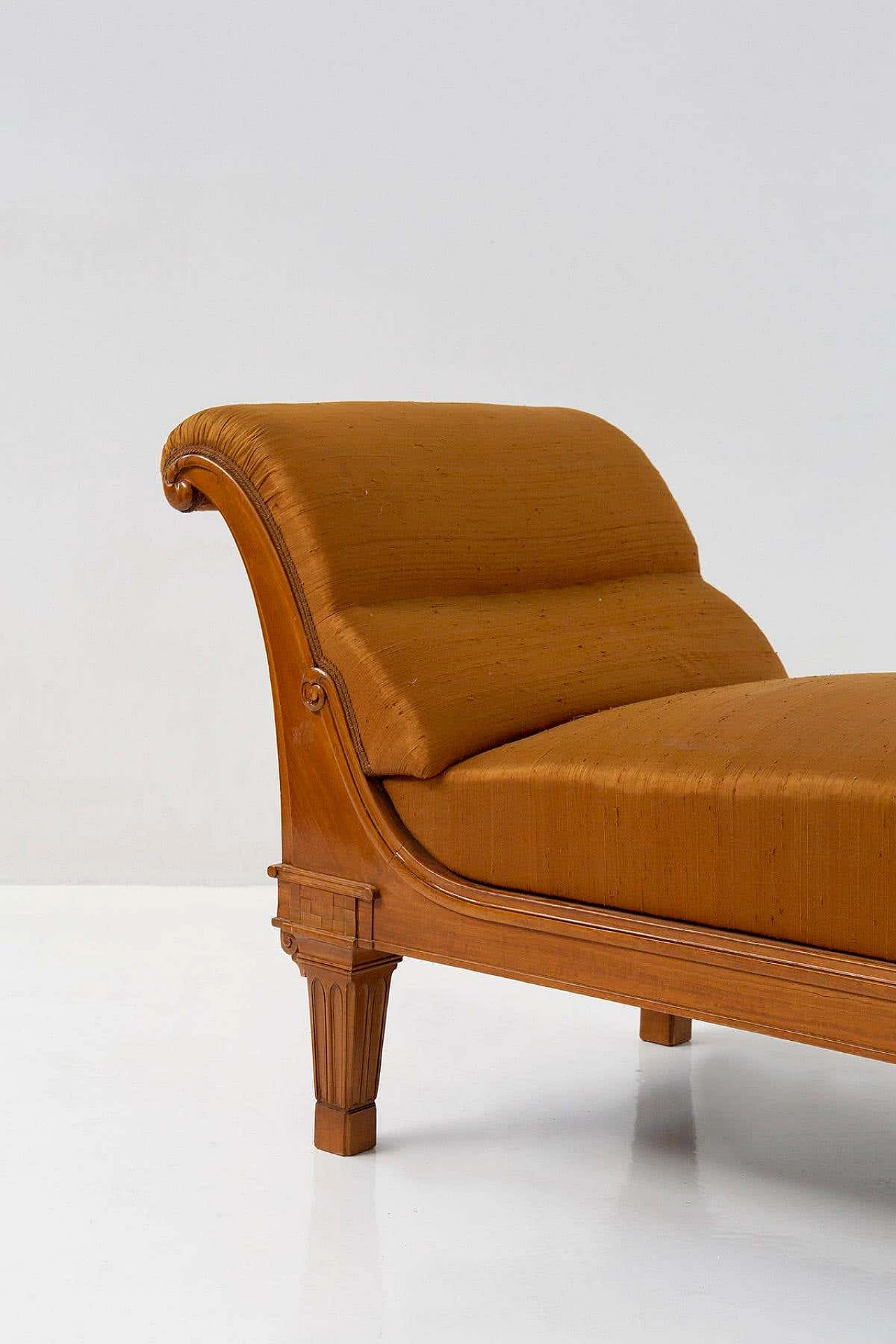 Chaise longue Art Deco in legno pregiato e seta arancione, anni '20 2