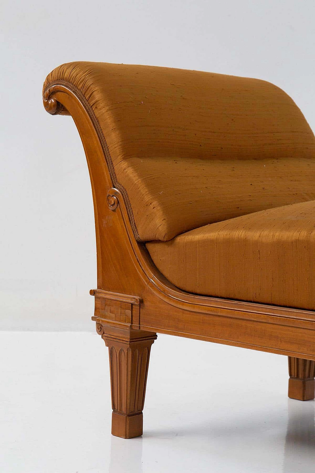 Chaise longue Art Deco in legno pregiato e seta arancione, anni '20 5