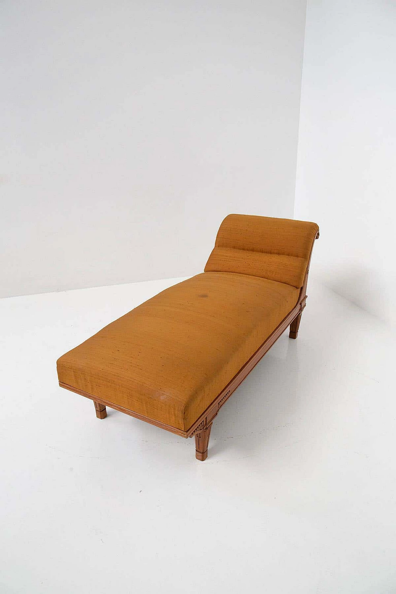 Art Deco chaise longue in precious wood and orange silk, 1920s 10