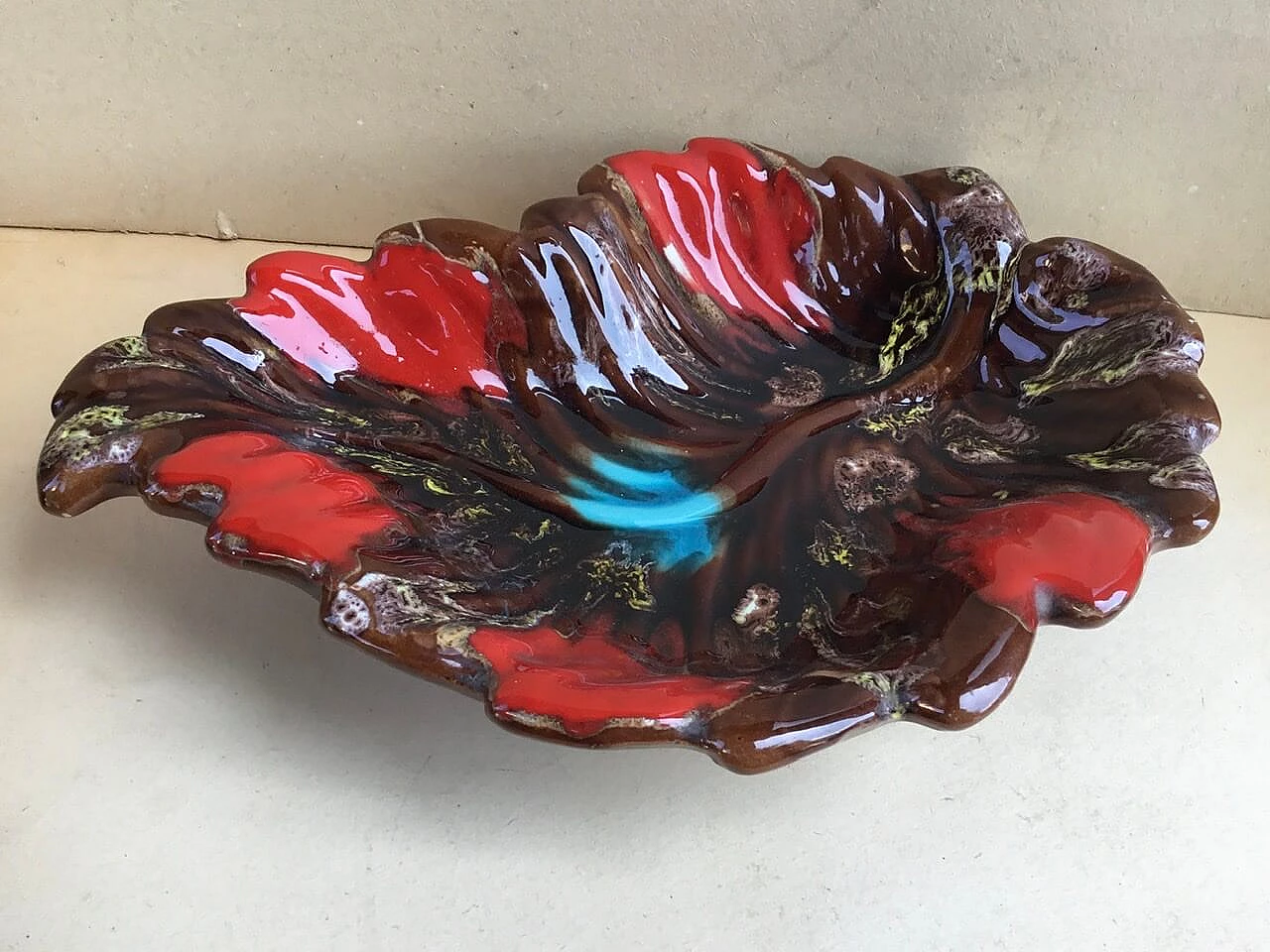 Centrotavola in ceramica smaltata di Vallauris, anni '50 10