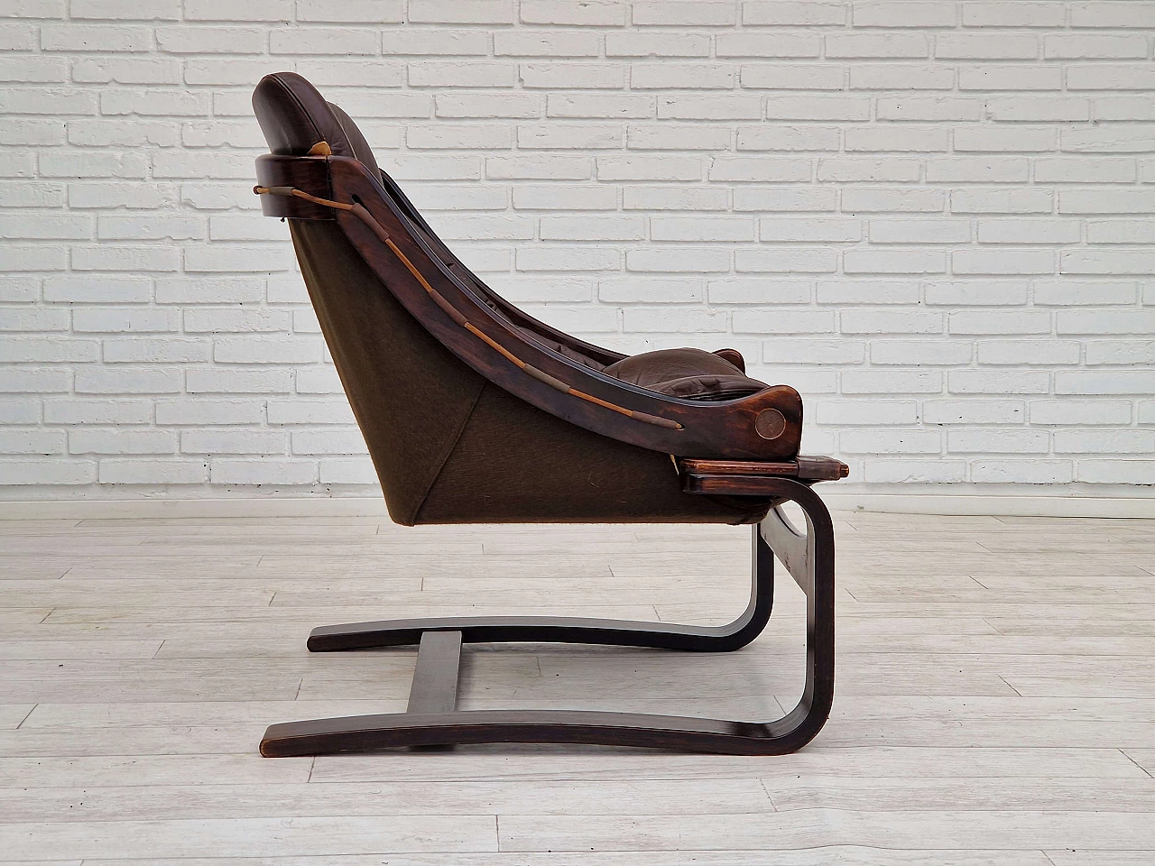 Poltrona lounge in pelle marrone di Ake Fribytter per Nelo Sweden, anni '70 6