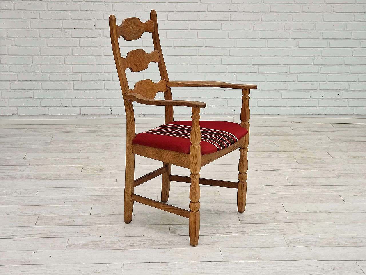 Poltrona in quercia con schienale alto e seduta in lana nello stile di Henning Kjærnulf, anni '60 1